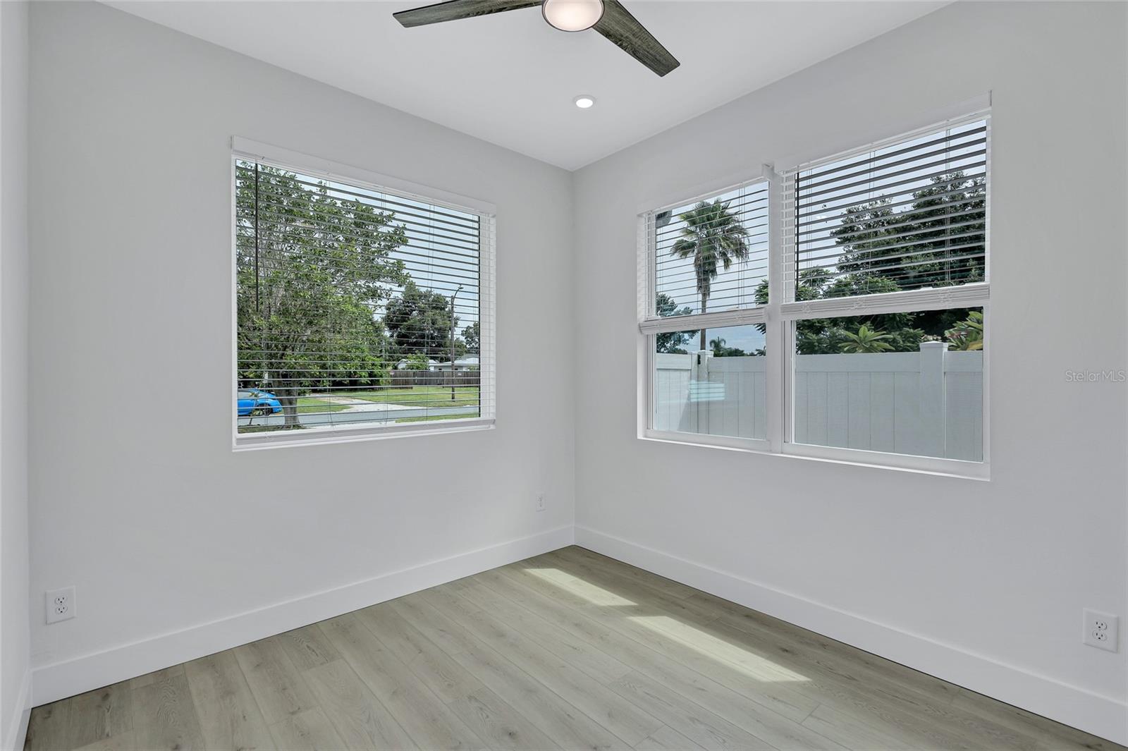Image 16 of 32 For 2720 27th Avenue N