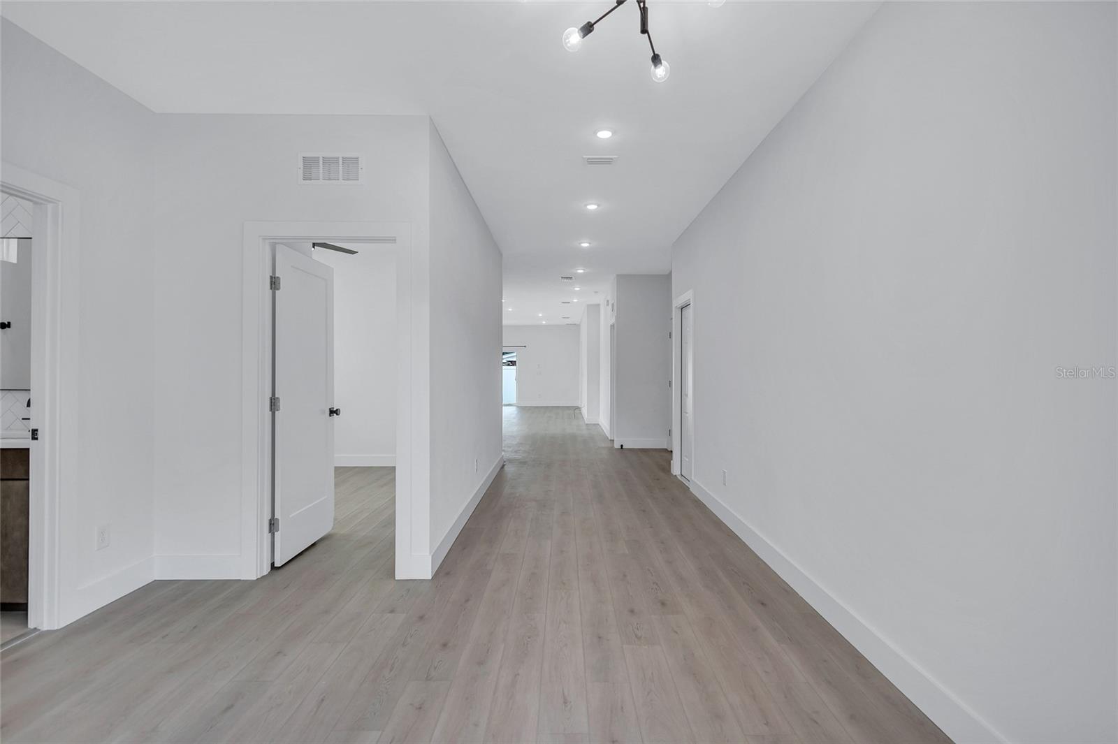 Image 18 of 32 For 2720 27th Avenue N