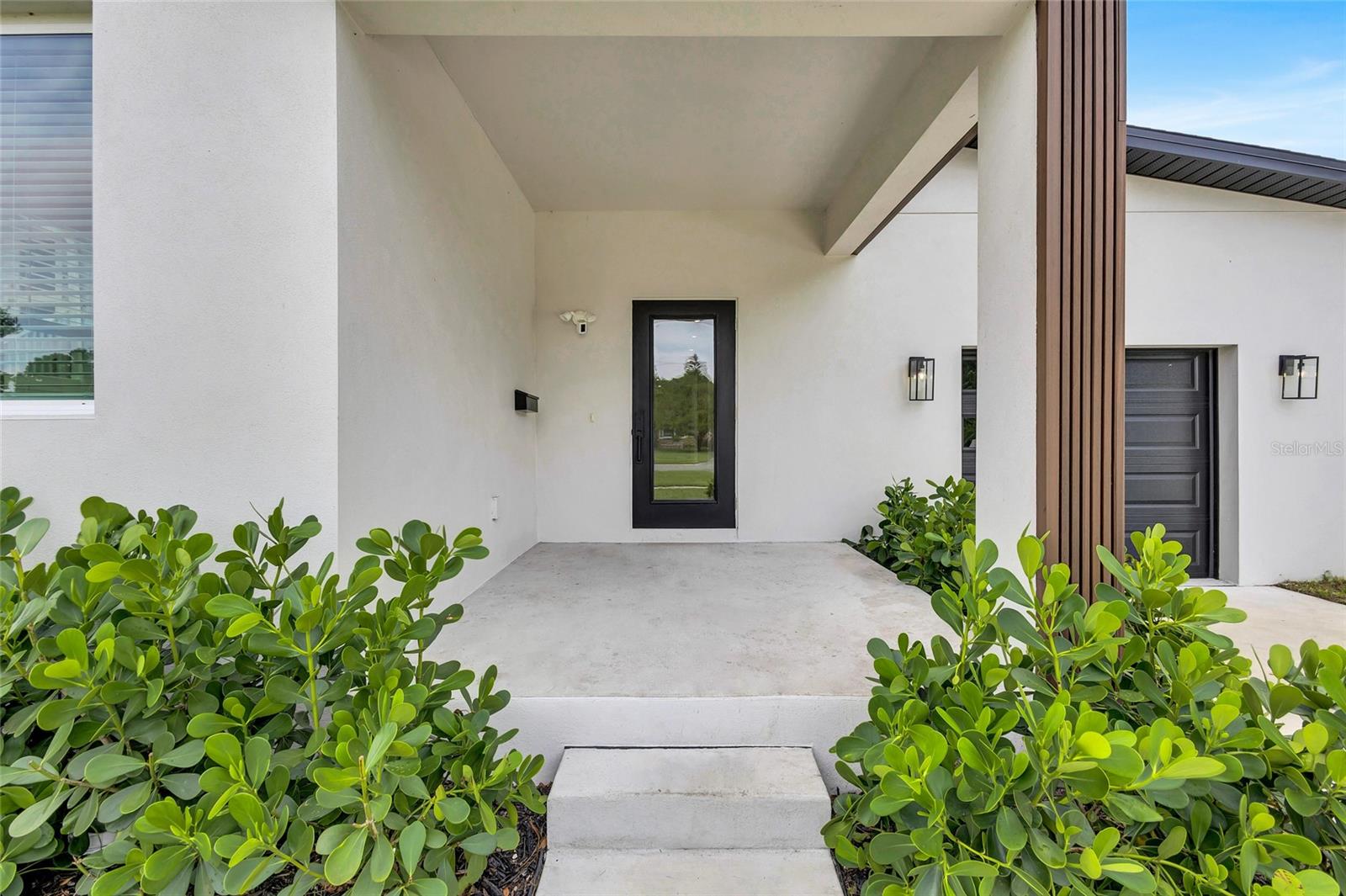 Image 3 of 32 For 2720 27th Avenue N