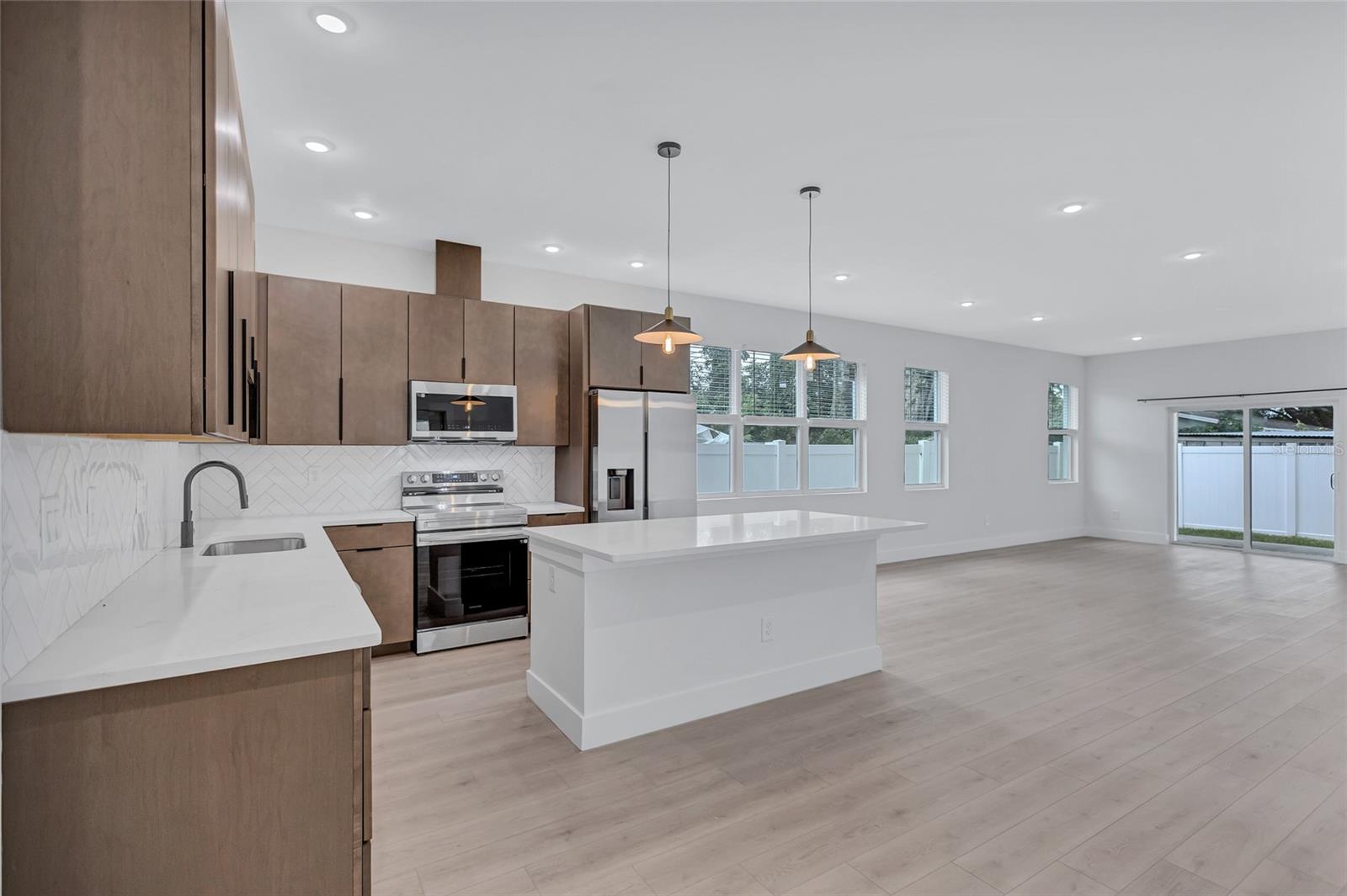 Image 4 of 32 For 2720 27th Avenue N