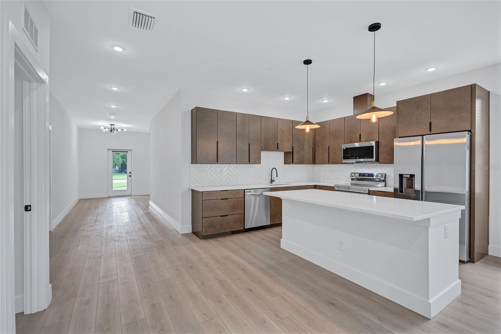 Image 6 of 32 For 2720 27th Avenue N