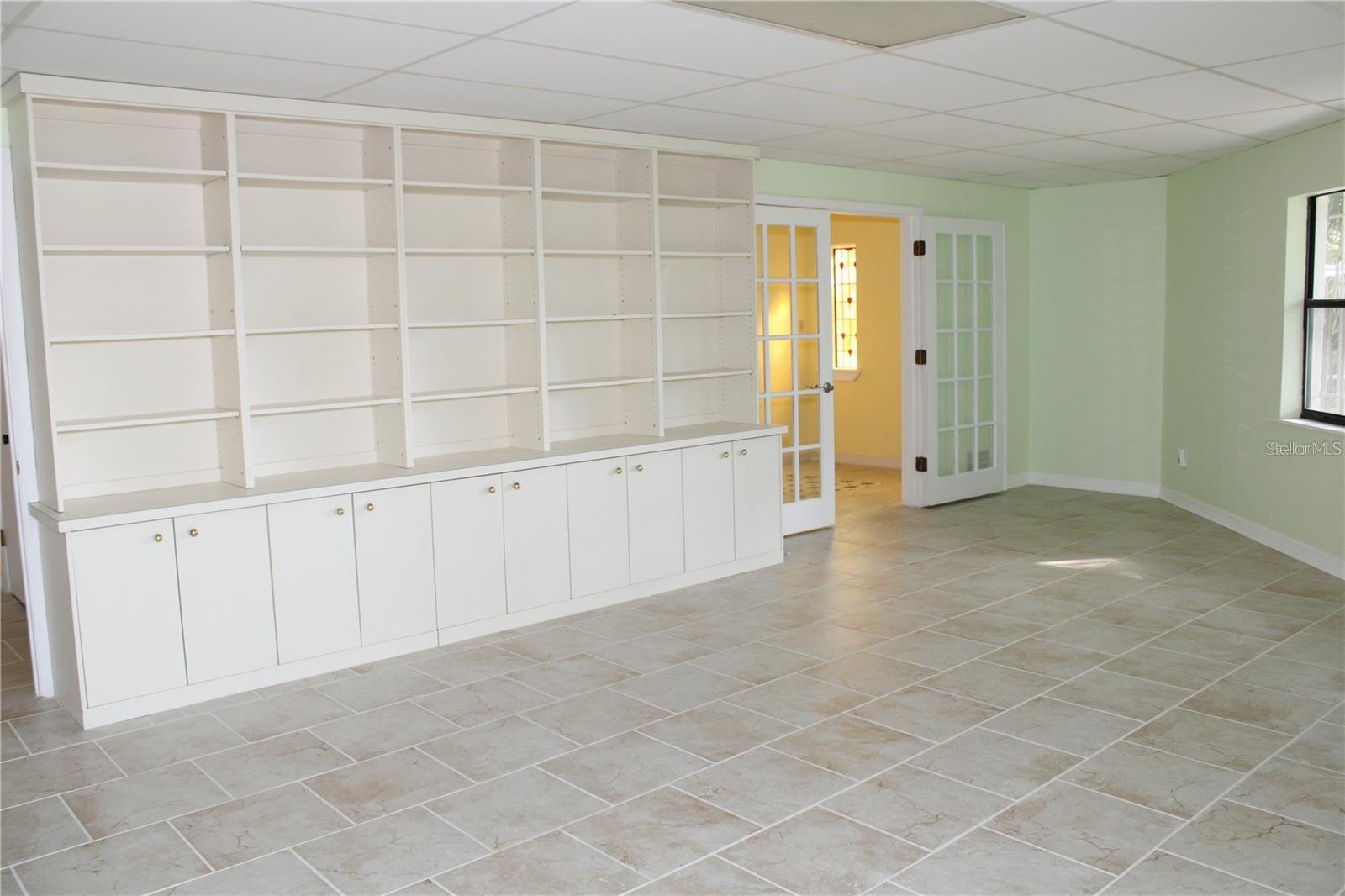 Image 3 of 32 For 5828 Oakhurst Drive