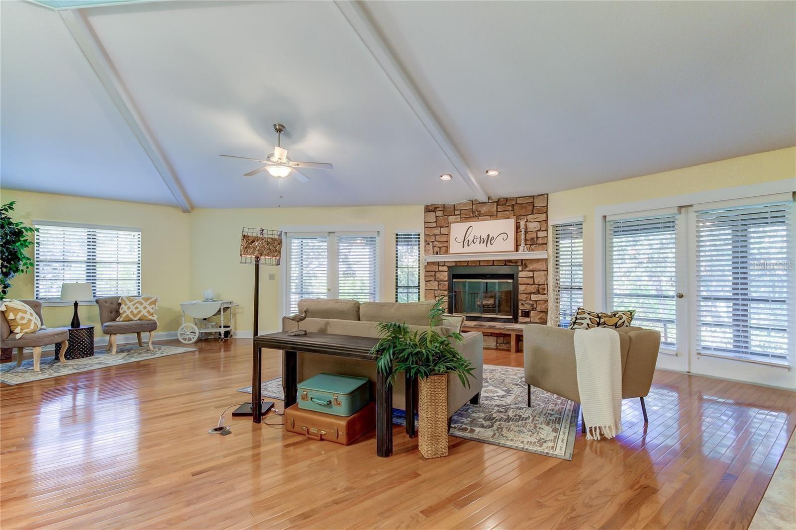 Image 6 of 32 For 5828 Oakhurst Drive