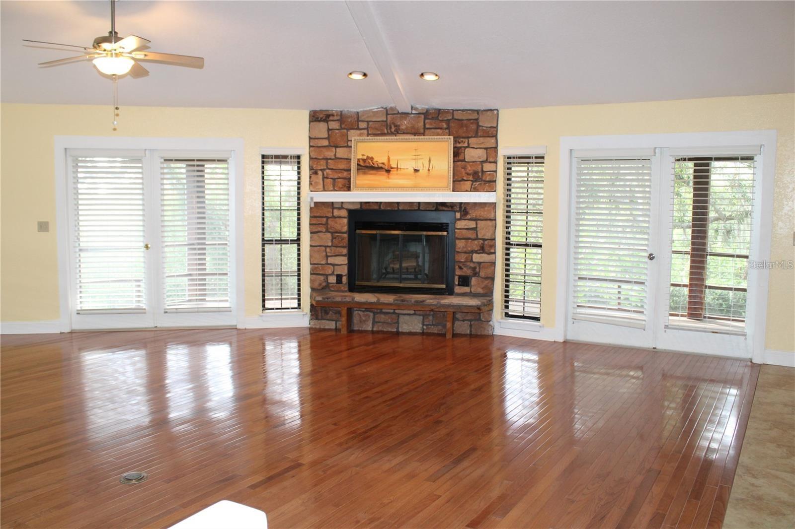 Image 7 of 32 For 5828 Oakhurst Drive