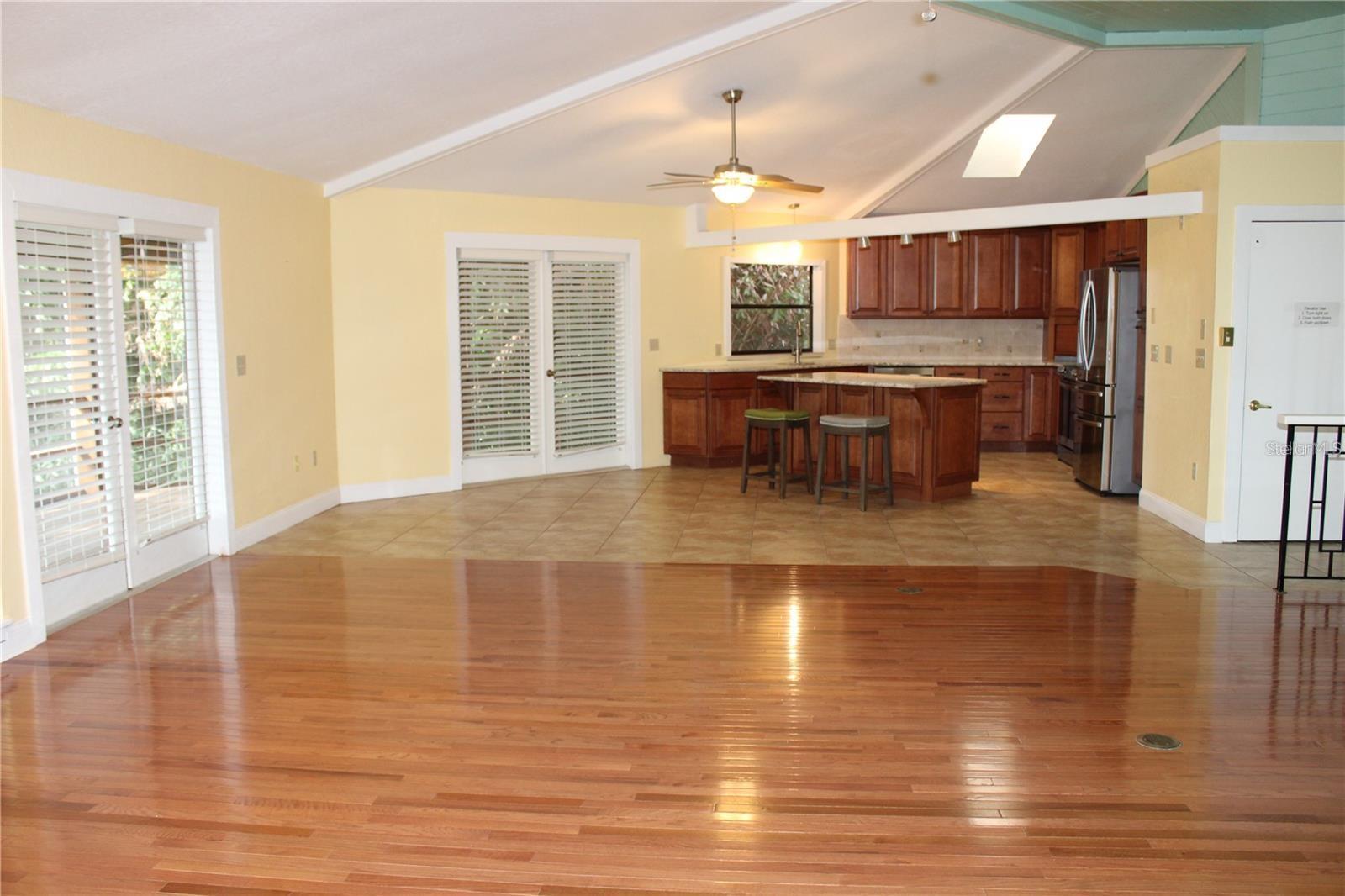 Image 9 of 32 For 5828 Oakhurst Drive