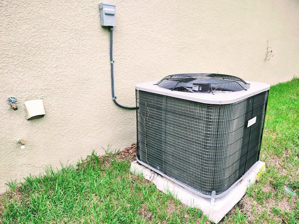 Image 13 of 26 For 108 Goldcoast Place