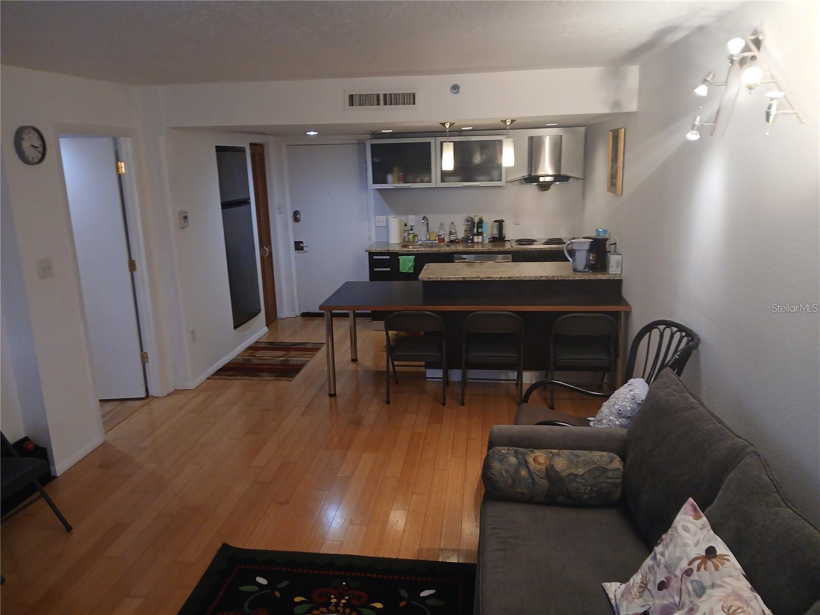 Image 5 of 18 For 701 Madison Avenue 510