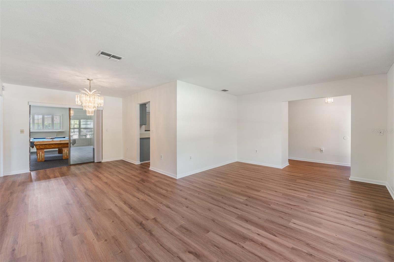 Image 2 of 30 For 2111 Groveglen Lane S