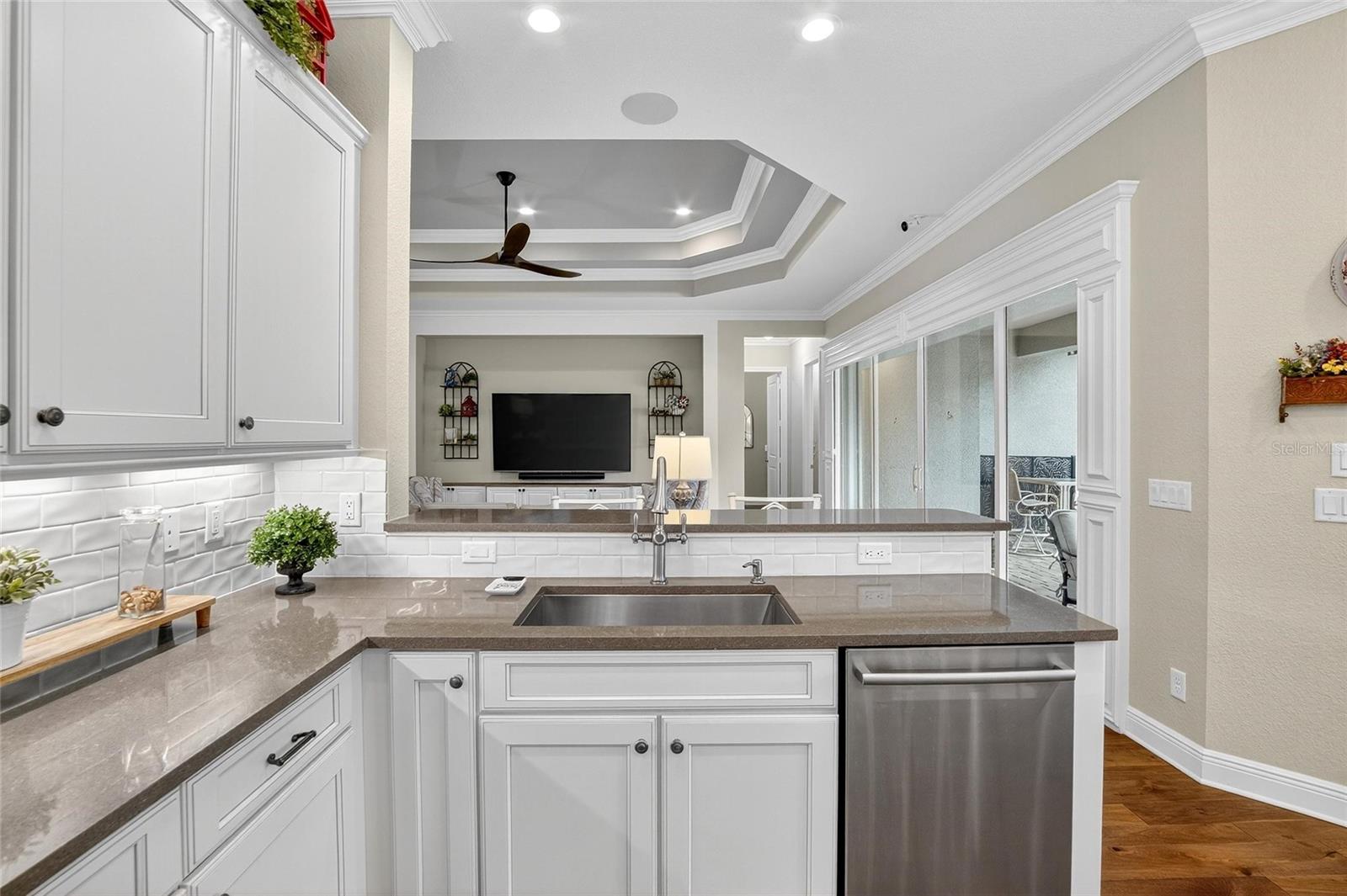 Image 20 of 100 For 5028 Emerald Isle Drive