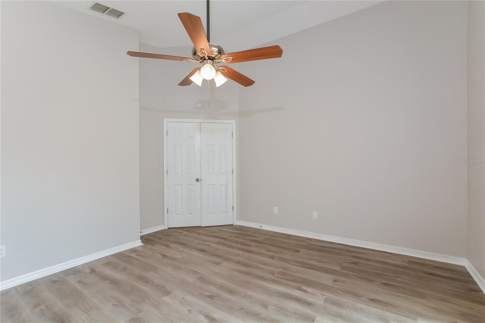 Image 12 of 16 For 528 Finch Court