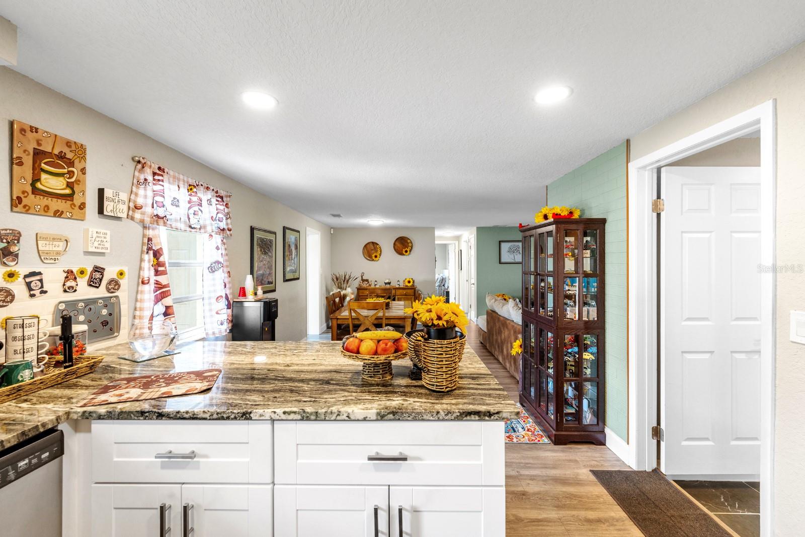Listing photo id 10 for 2152 Arcadia Road