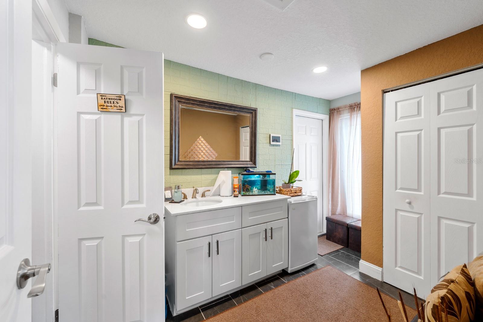 Listing photo id 11 for 2152 Arcadia Road