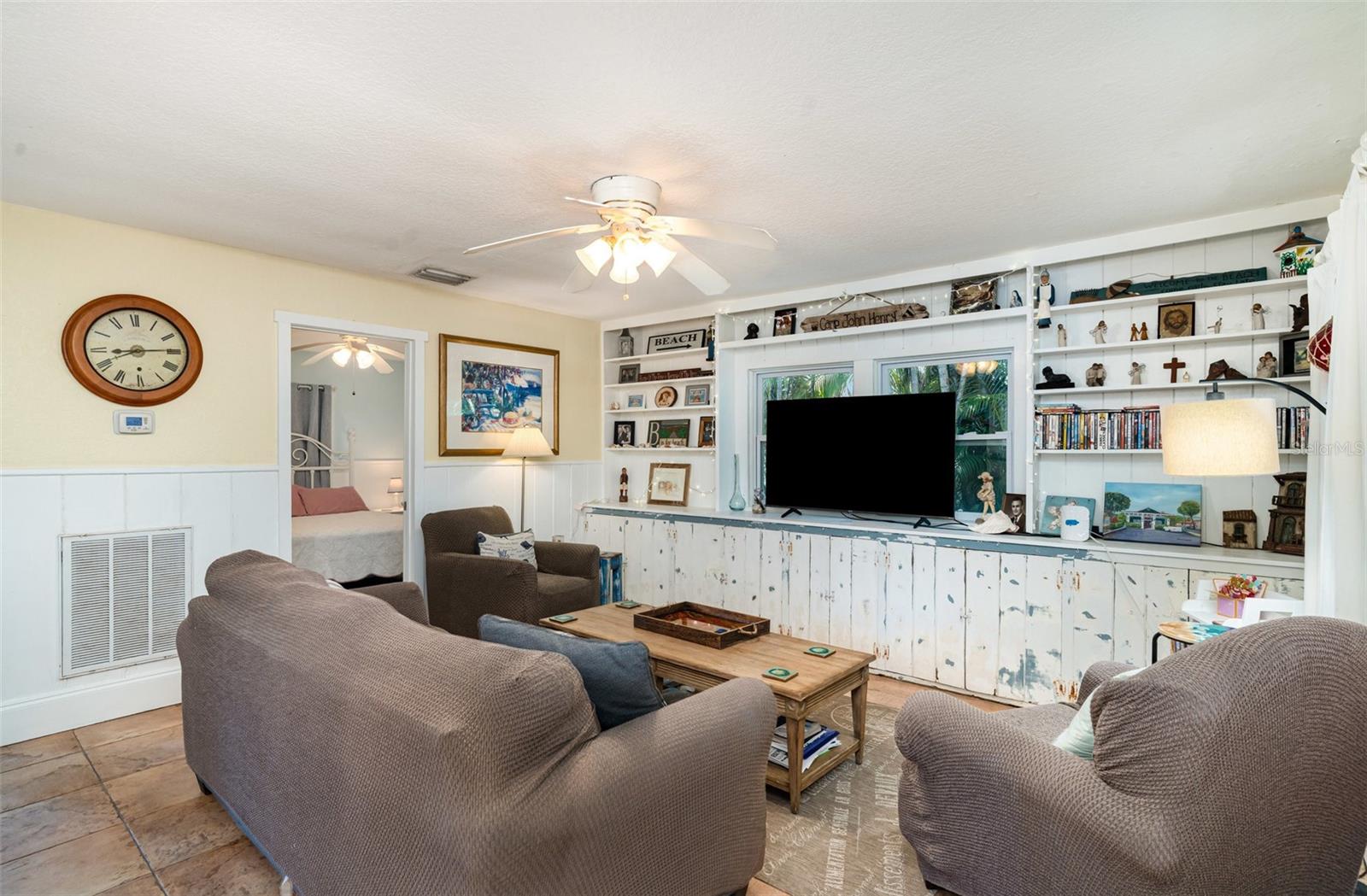 Image 4 of 35 For 660 Linley Street