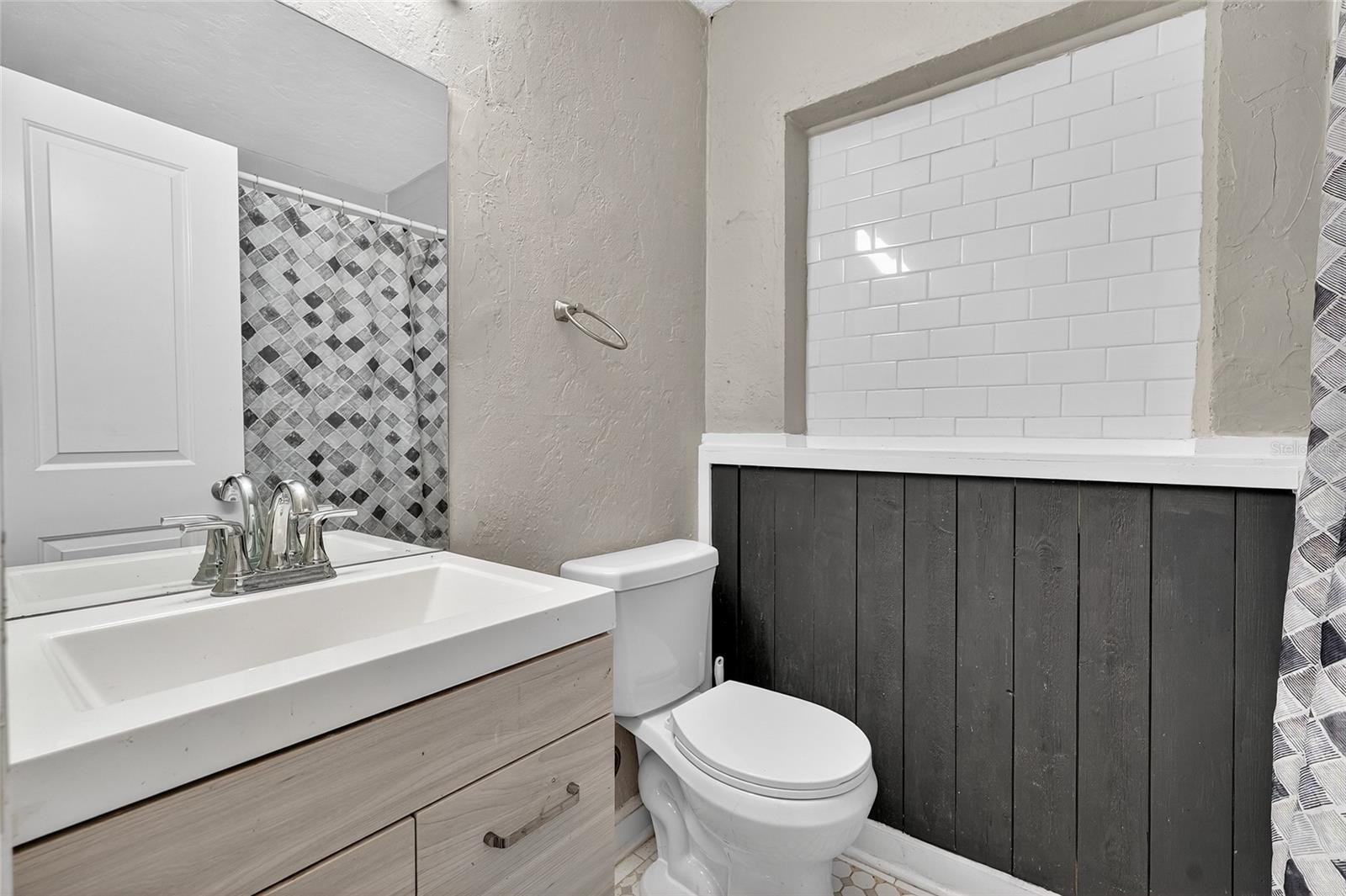 Image 17 of 22 For 2348 37th Street S