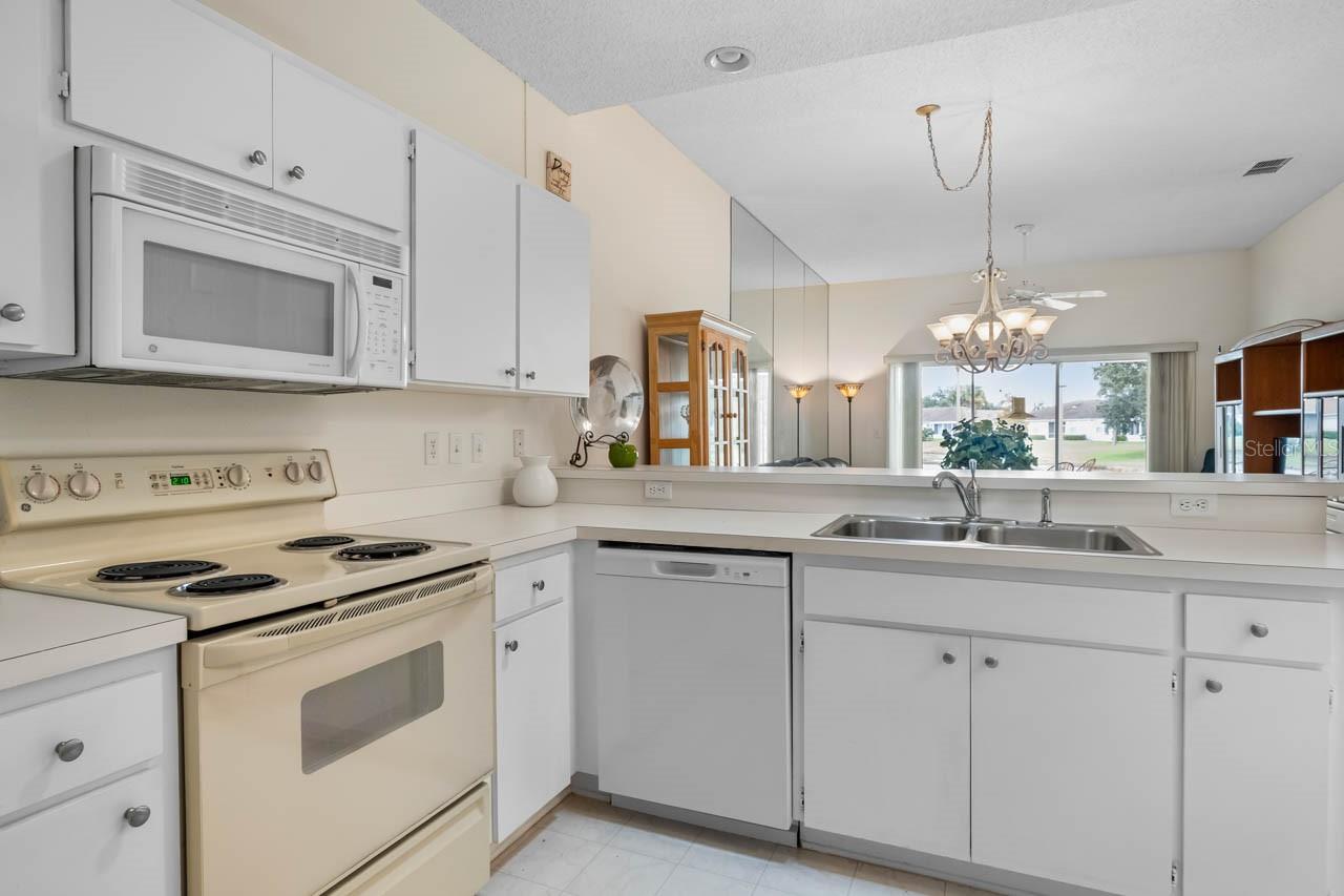 Image 19 of 47 For 1012 Radison Lake Court 59
