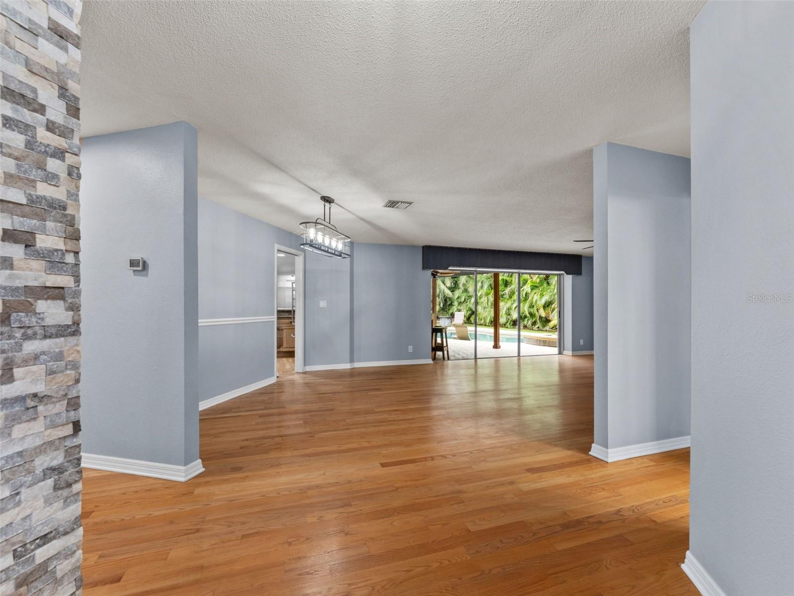 Image 7 of 49 For 2857 Weathersfield Court