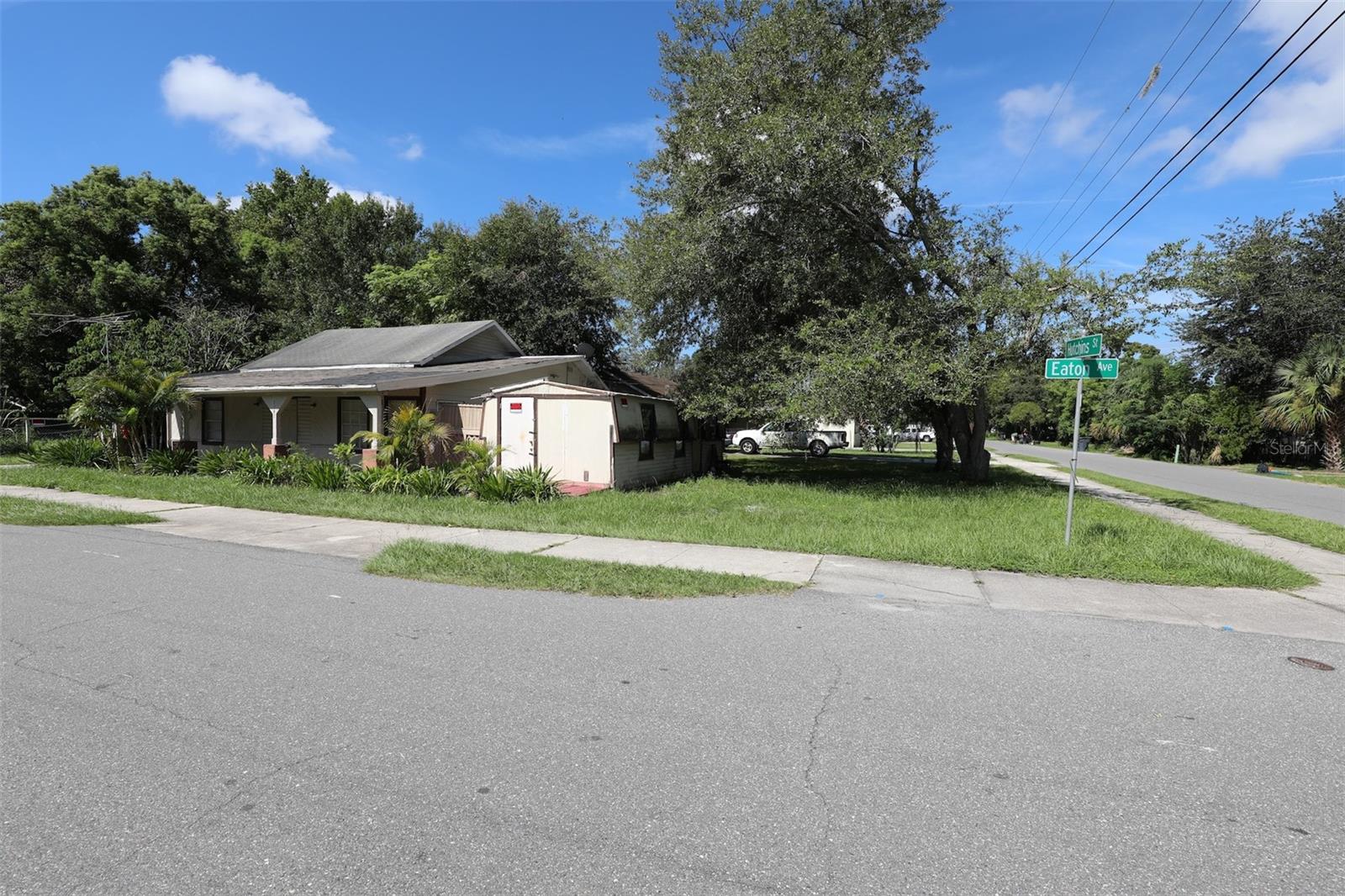 Image 3 of 35 For 2747 Eaton Avenue