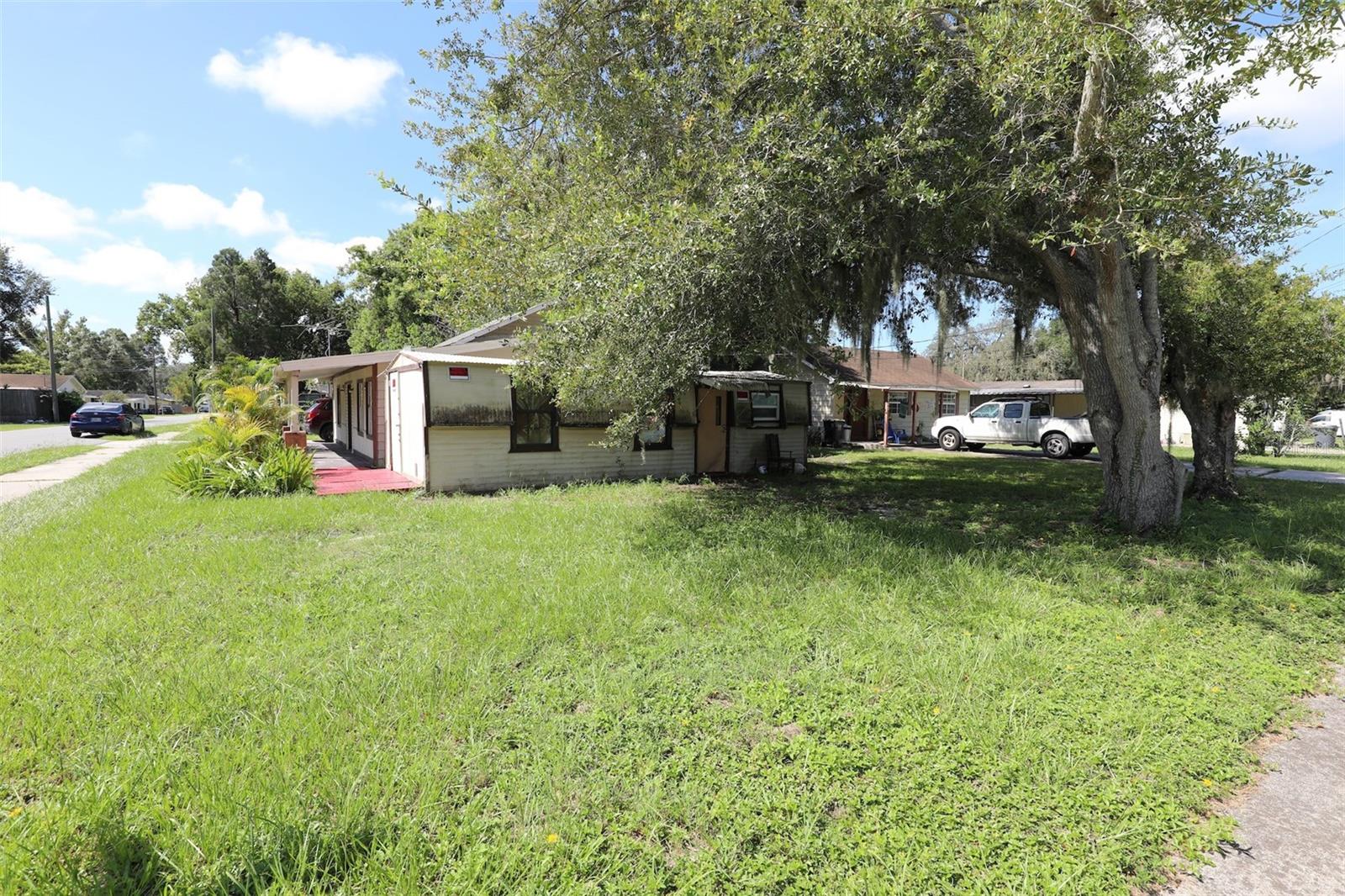 Image 4 of 35 For 2747 Eaton Avenue