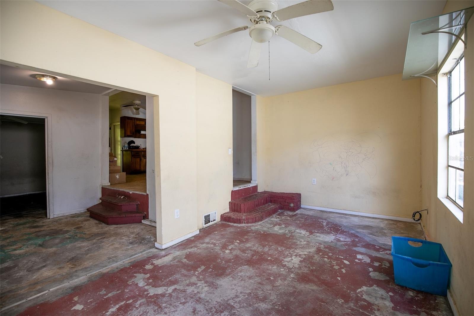 Image 9 of 35 For 2747 Eaton Avenue