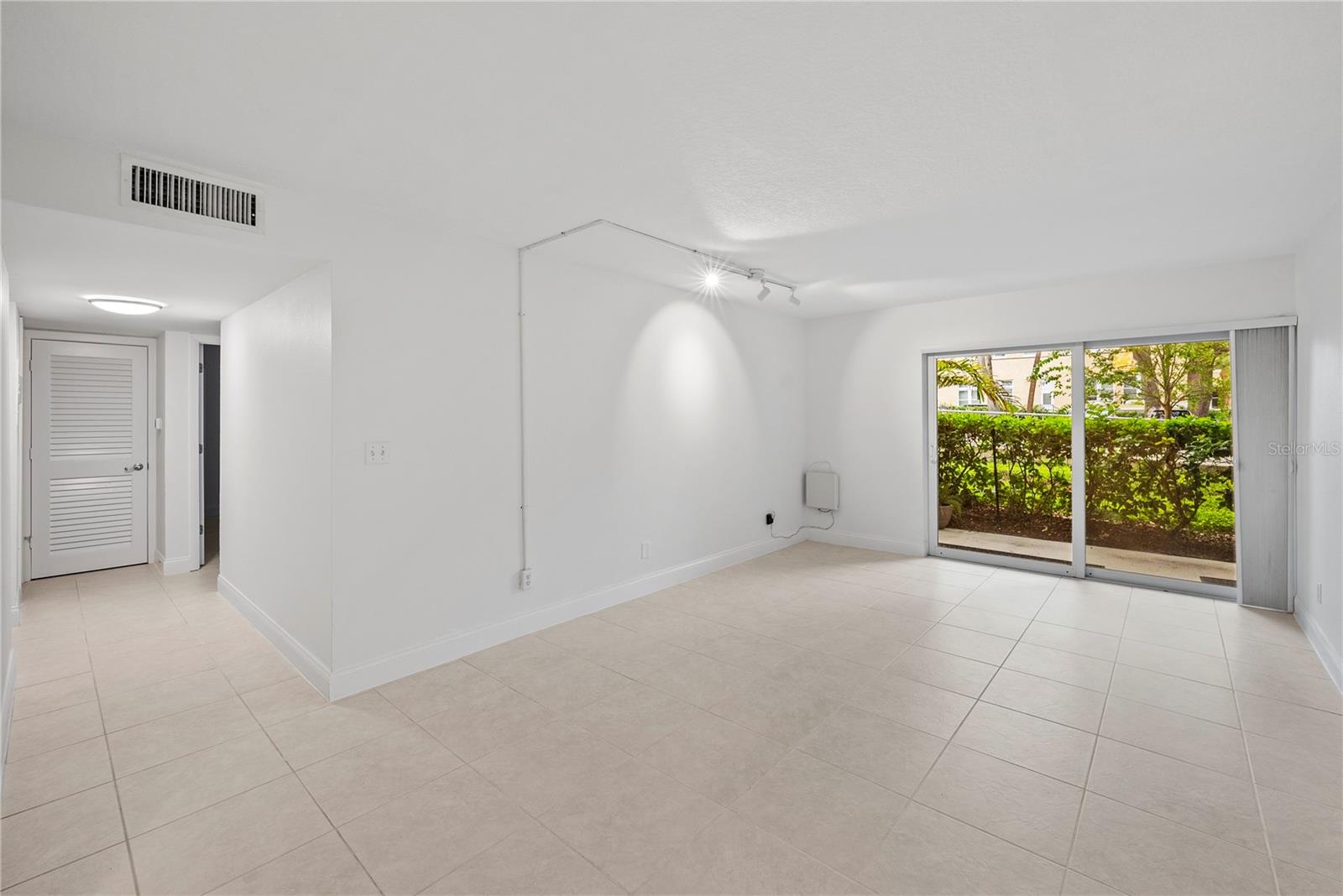 Listing photo id 9 for 3325 Bayshore Boulevard C11