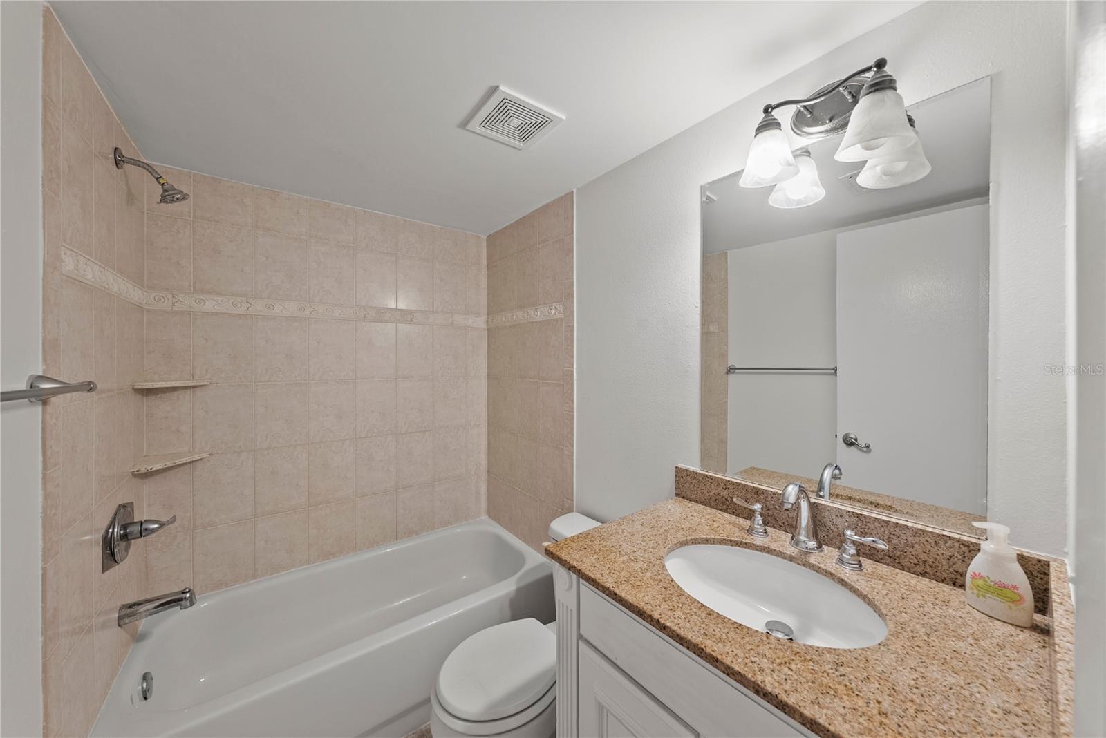 Listing photo id 13 for 3325 Bayshore Boulevard C11