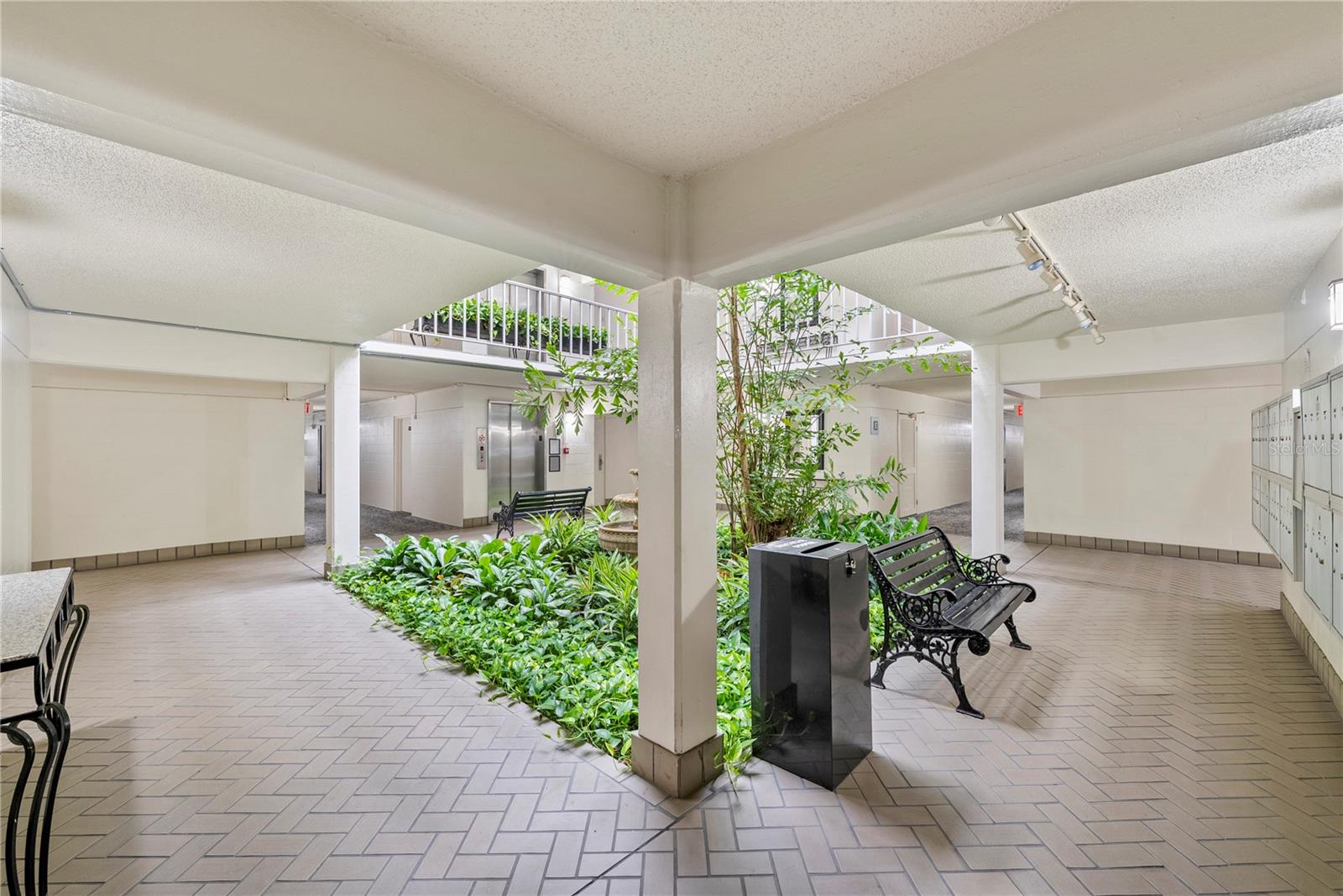 Listing photo id 16 for 3325 Bayshore Boulevard C11