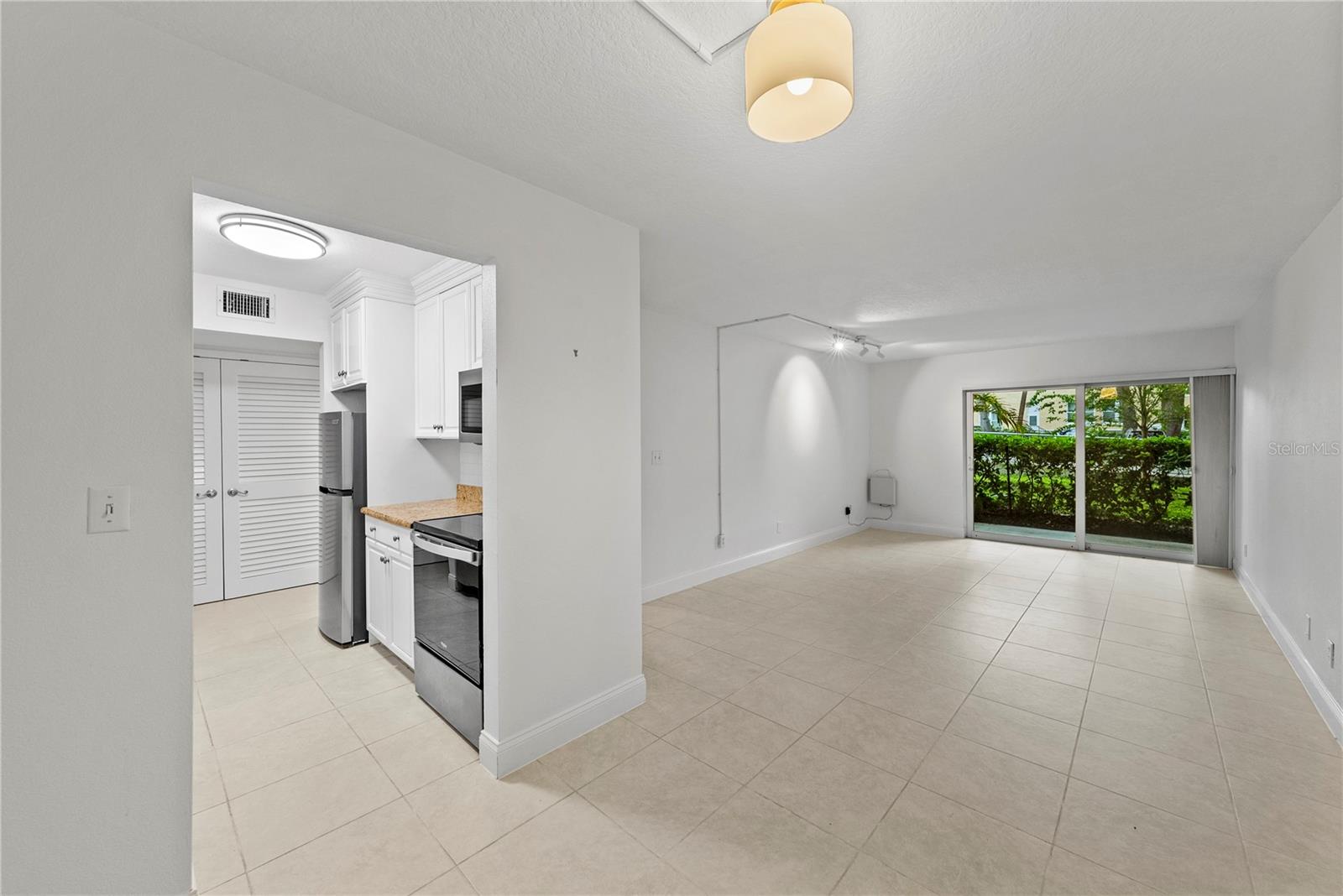 Listing photo id 6 for 3325 Bayshore Boulevard C11
