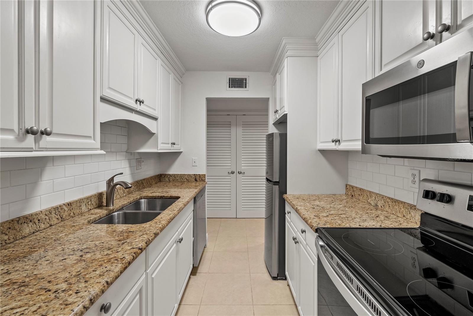 Listing photo id 7 for 3325 Bayshore Boulevard C11