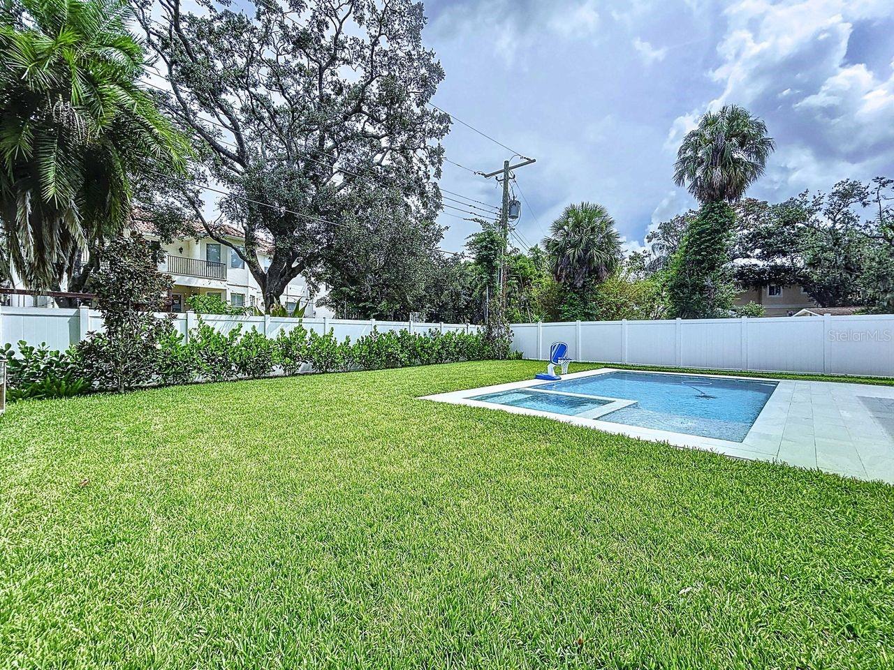 Image 10 of 96 For 5011 Dickens Avenue
