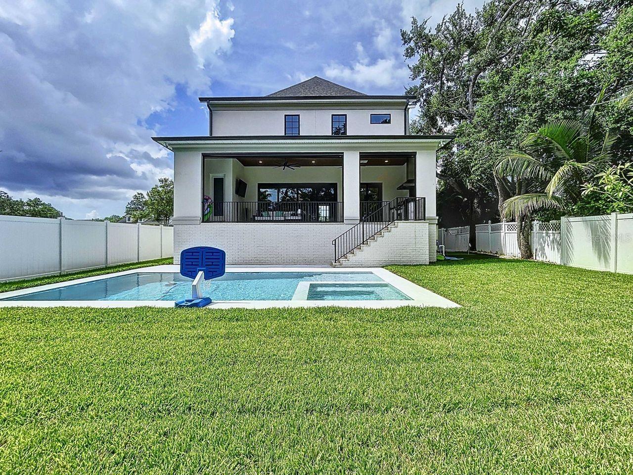 Image 12 of 96 For 5011 Dickens Avenue
