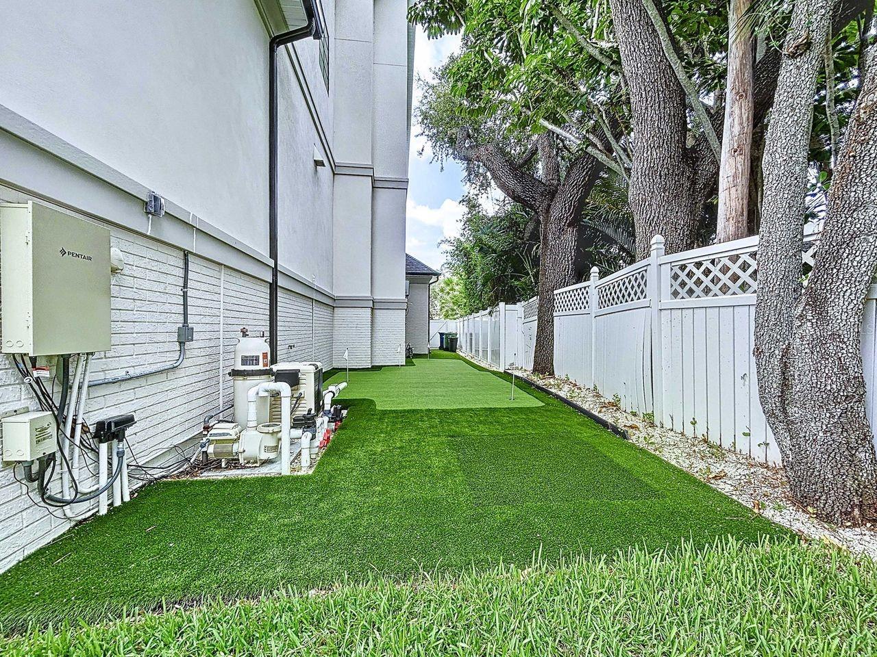 Image 16 of 96 For 5011 Dickens Avenue