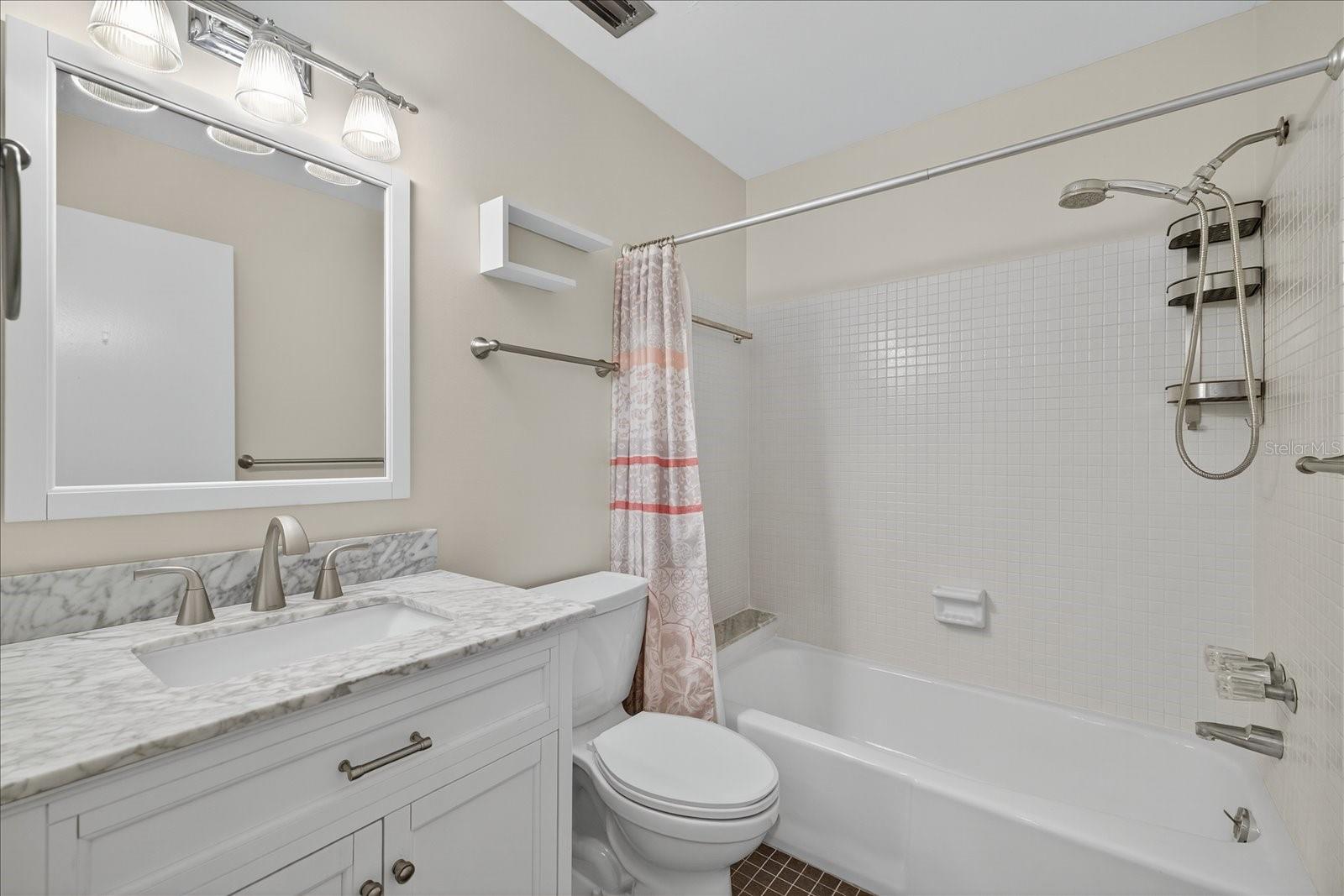 Listing photo id 14 for 100 Bluff View Drive 409c