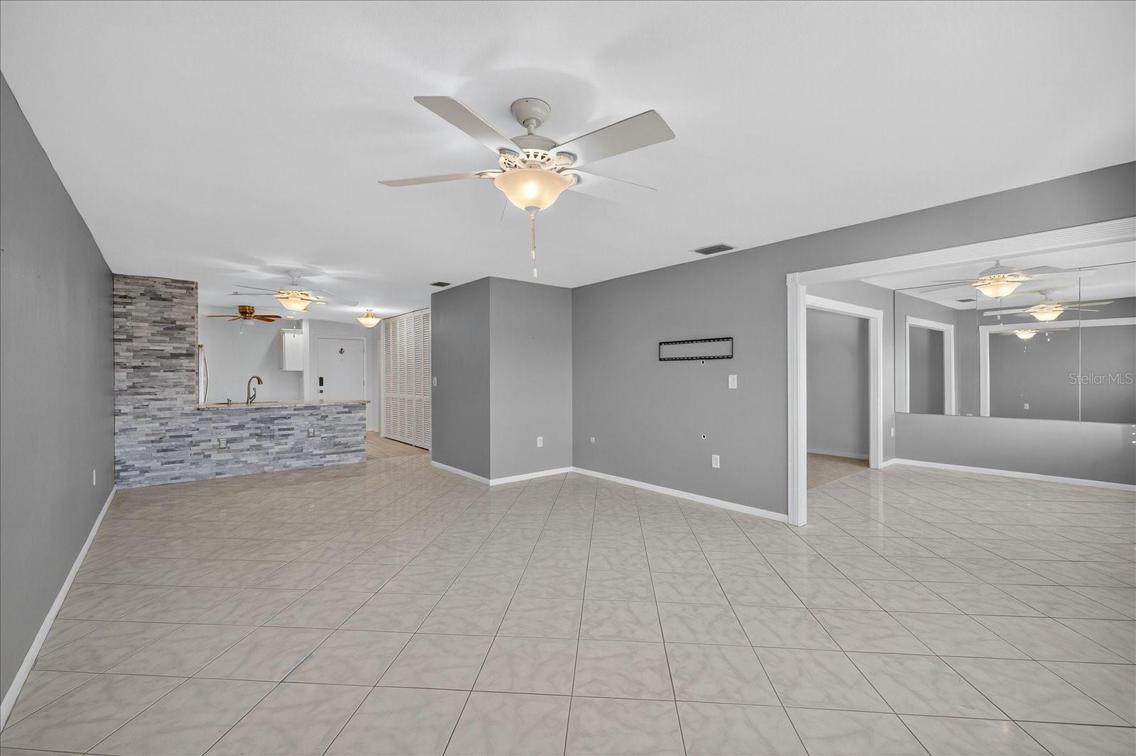 Listing photo id 26 for 100 Bluff View Drive 409c