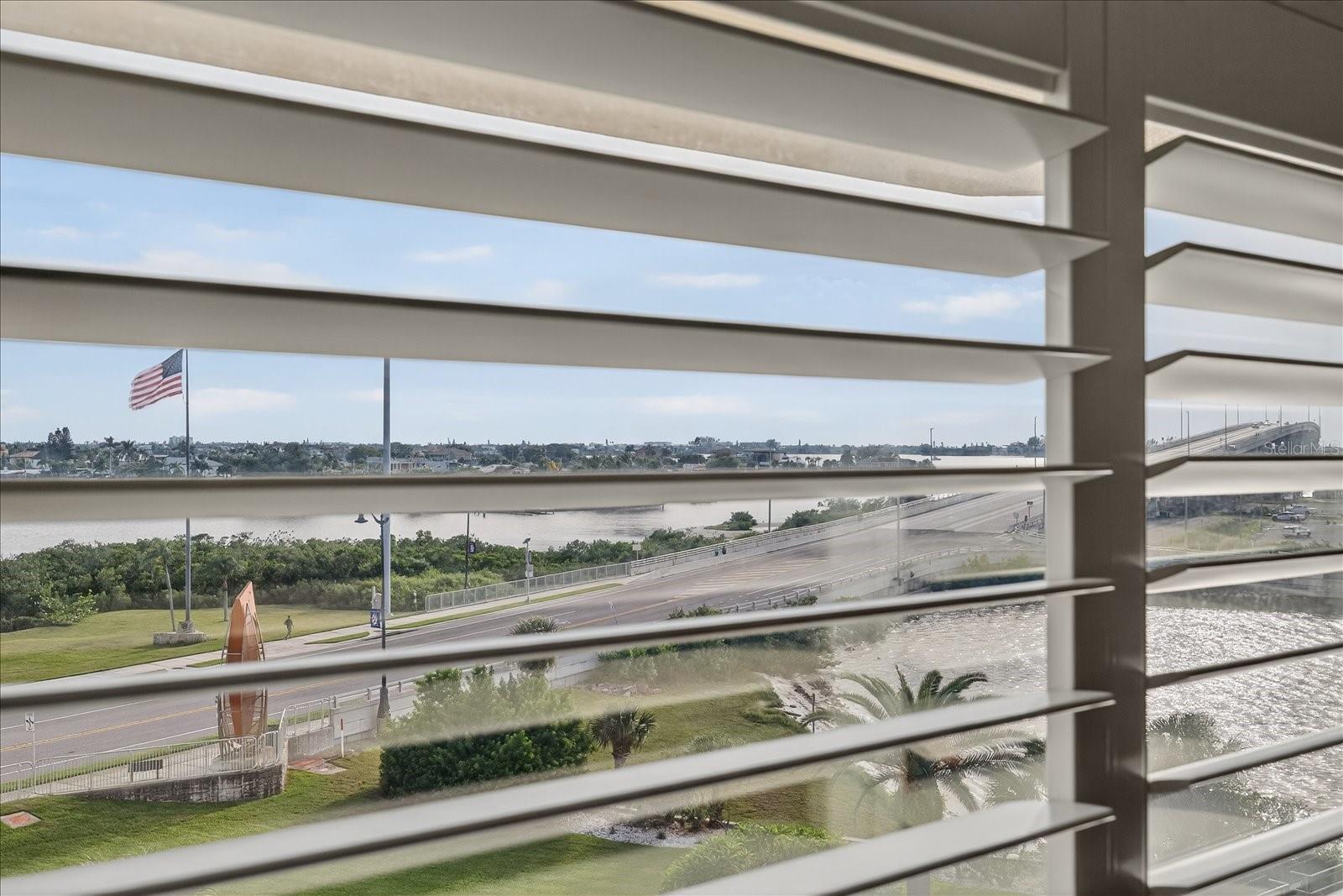Listing photo id 29 for 100 Bluff View Drive 409c
