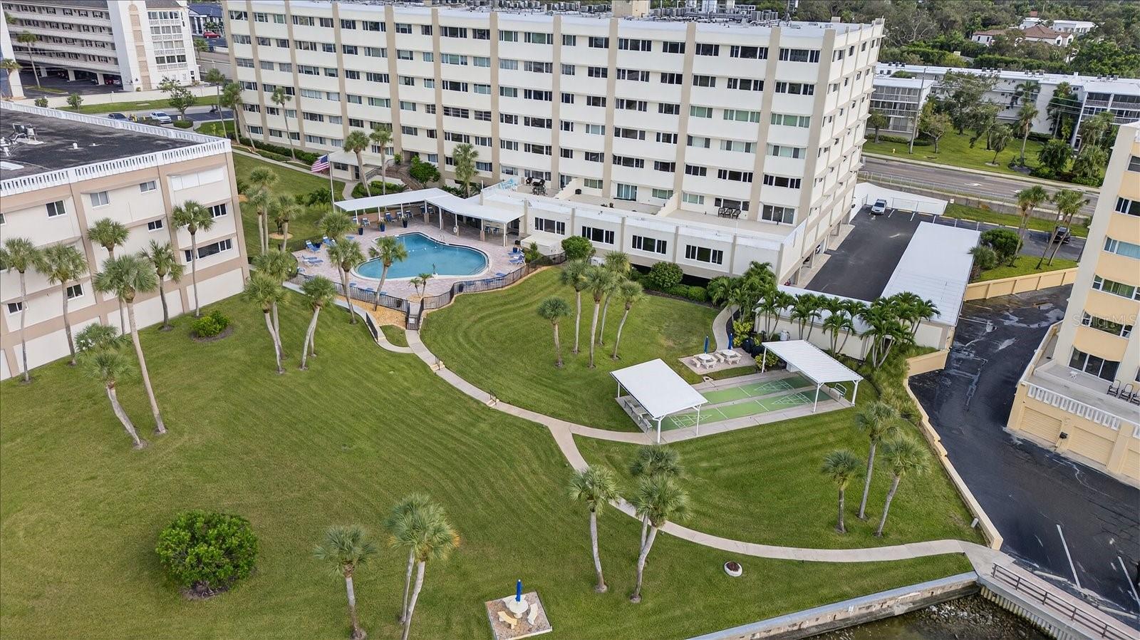 Listing photo id 36 for 100 Bluff View Drive 409c
