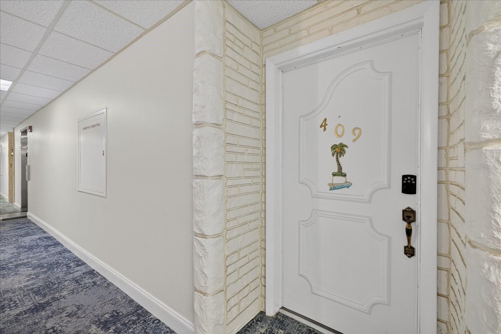 Listing photo id 2 for 100 Bluff View Drive 409c