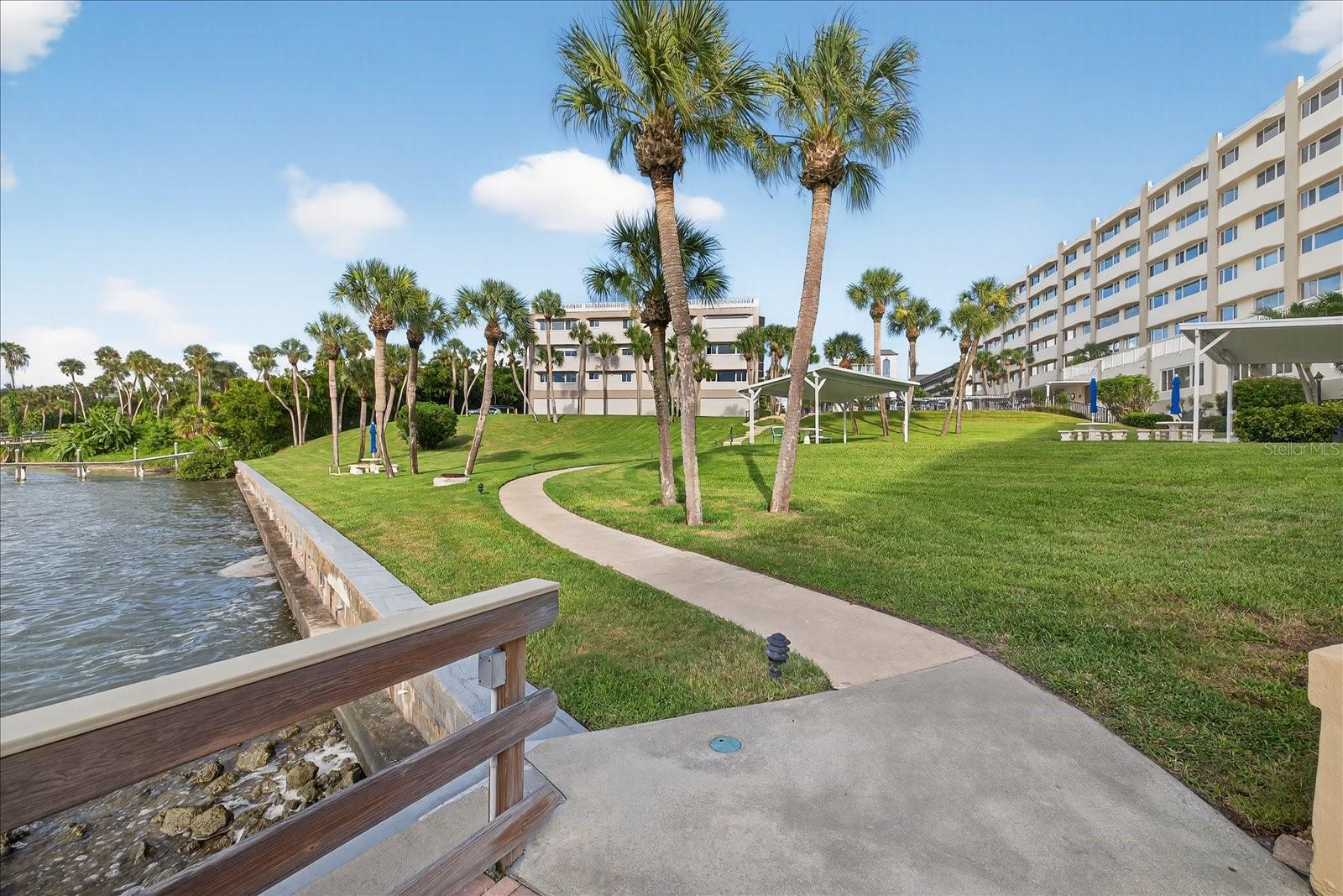 Listing photo id 39 for 100 Bluff View Drive 409c
