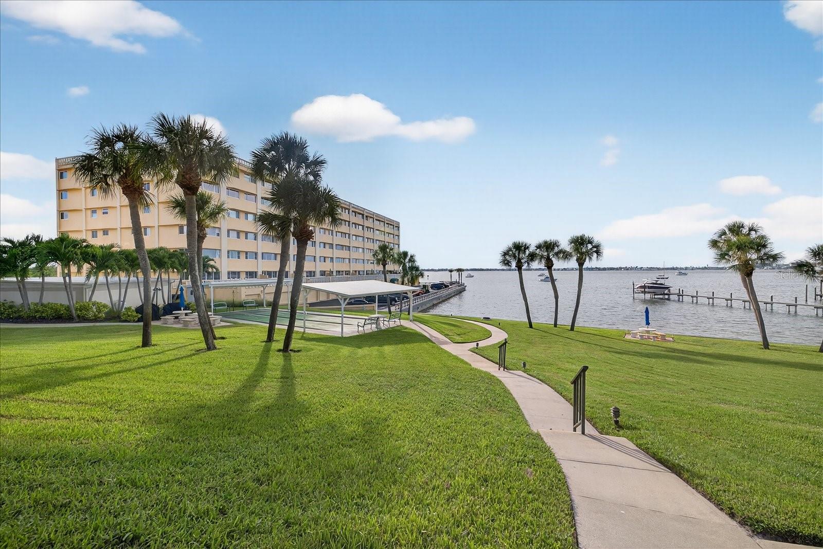 Listing photo id 41 for 100 Bluff View Drive 409c
