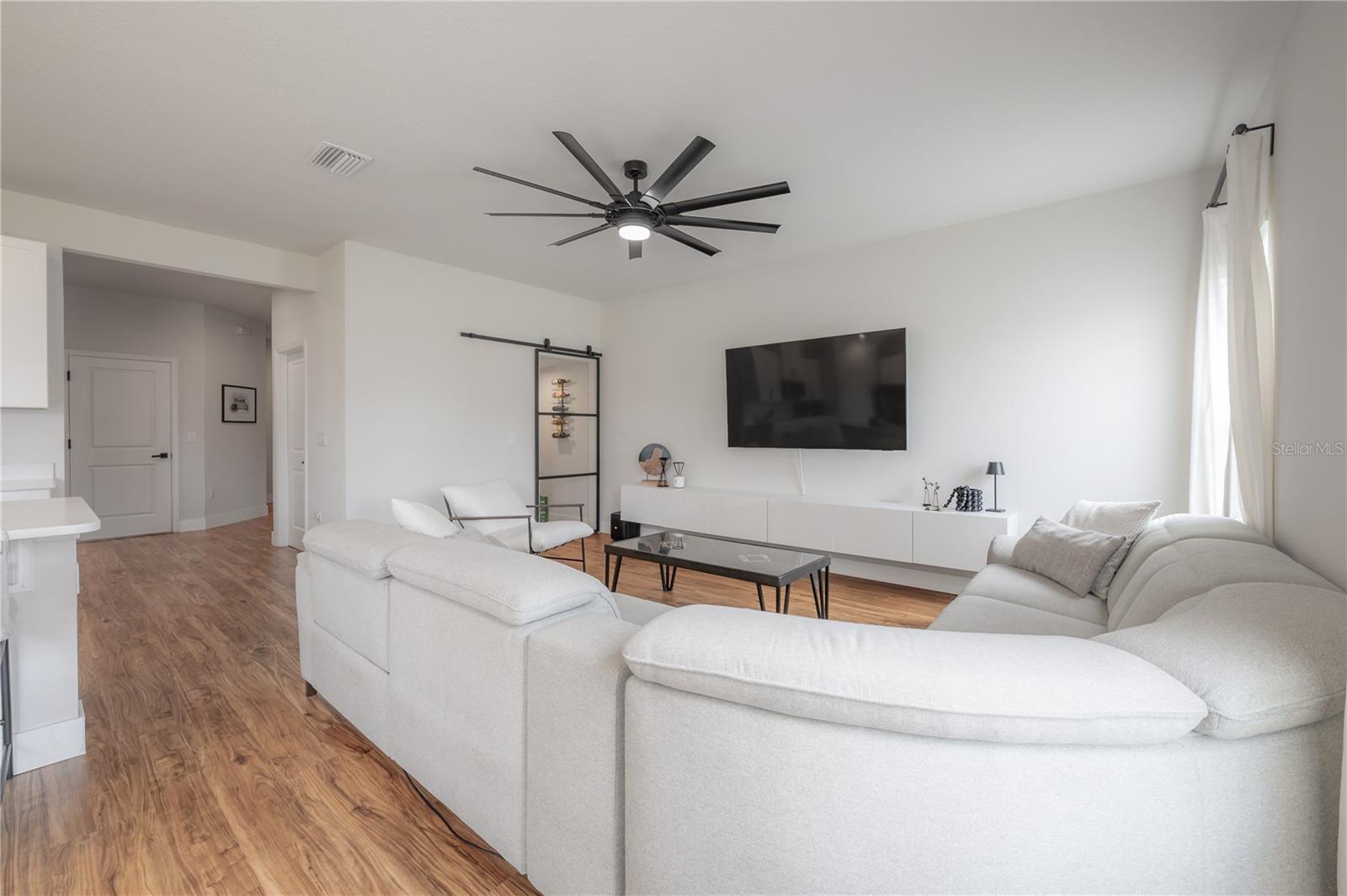 Image 4 of 42 For 17992 Dairy Farm Court