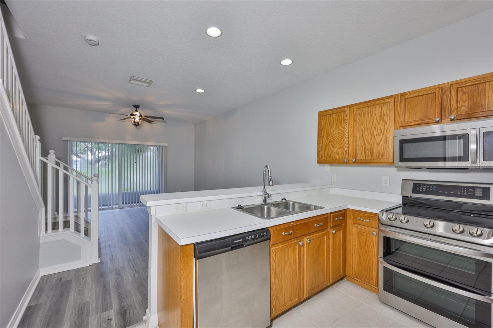 Image 14 of 41 For 13127 Kings Crossing Drive