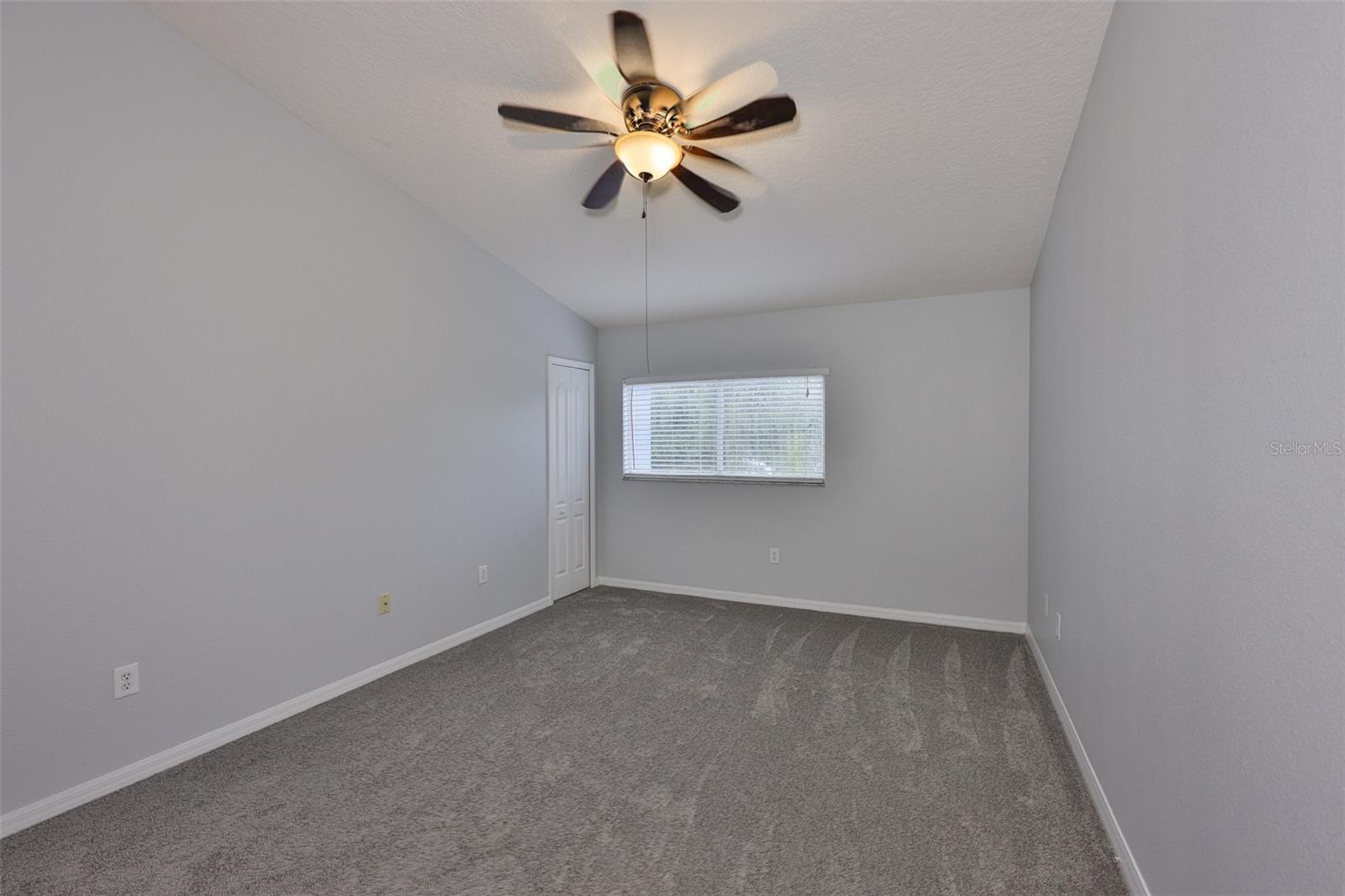 Image 19 of 41 For 13127 Kings Crossing Drive