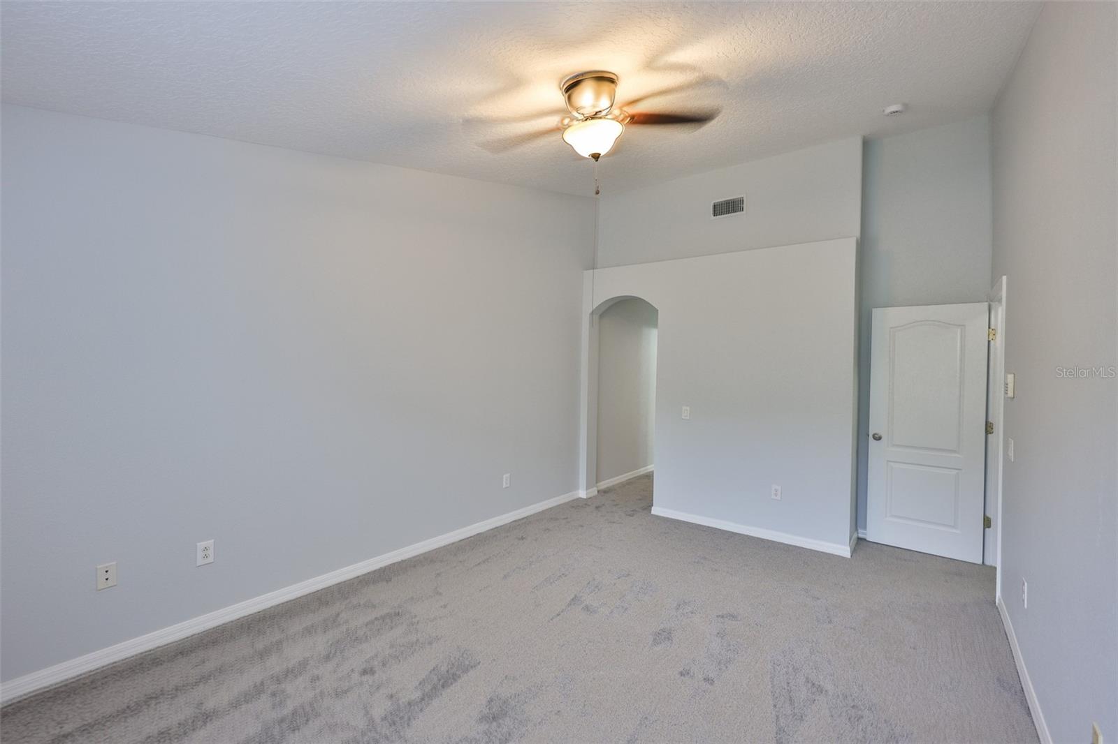 Image 21 of 41 For 13127 Kings Crossing Drive