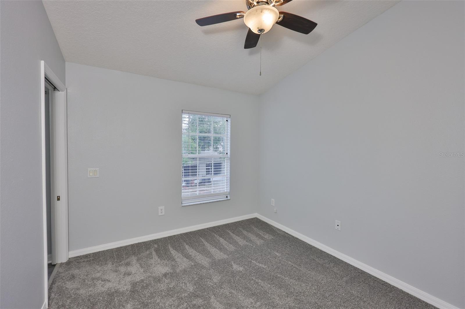 Image 27 of 41 For 13127 Kings Crossing Drive