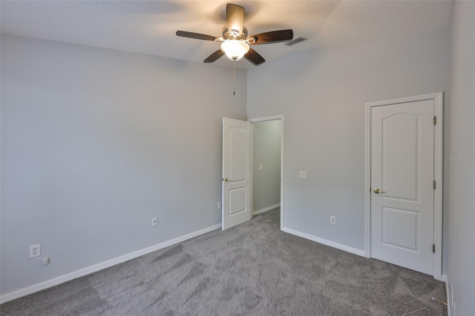 Image 28 of 41 For 13127 Kings Crossing Drive