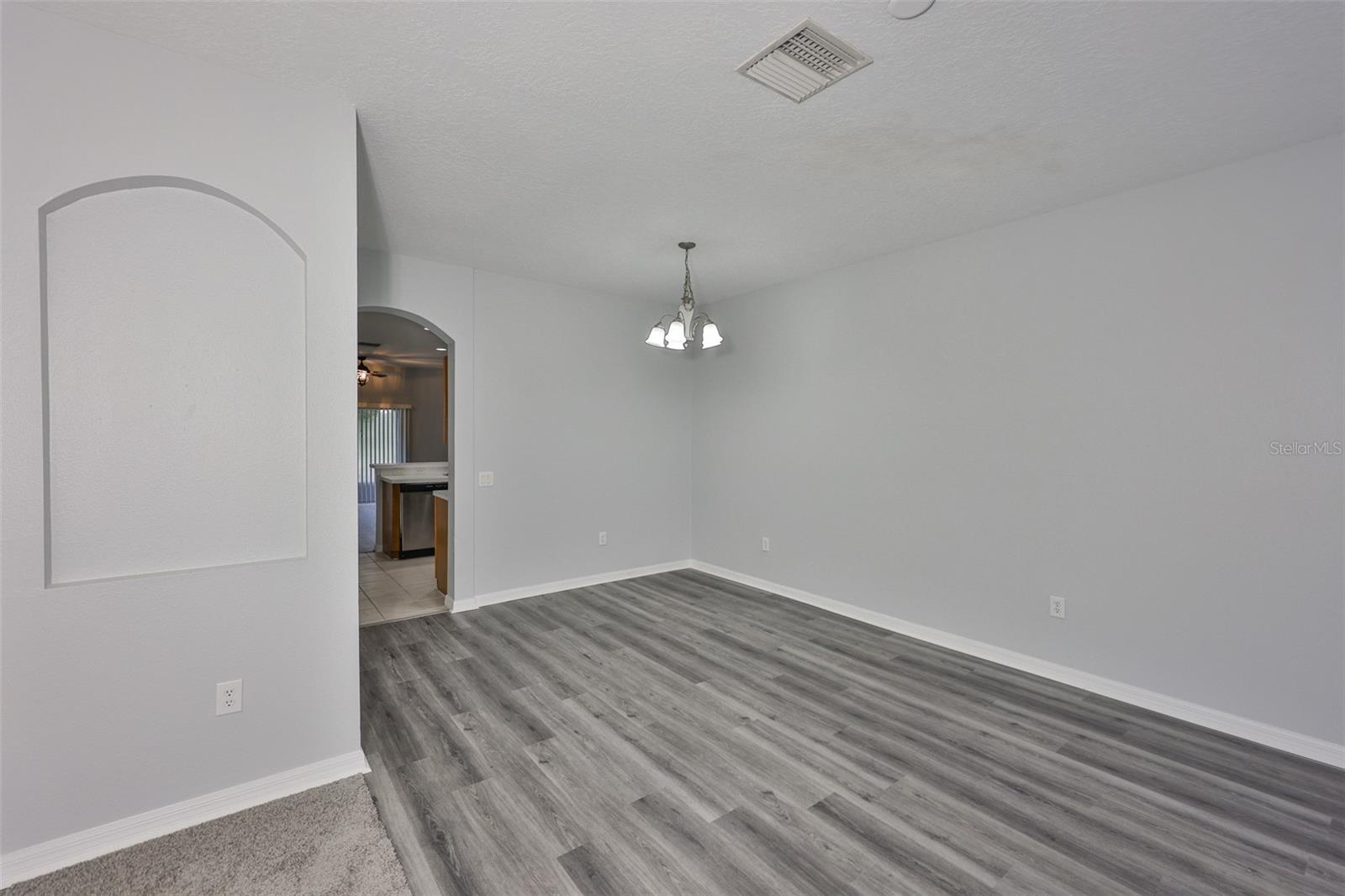 Image 8 of 41 For 13127 Kings Crossing Drive
