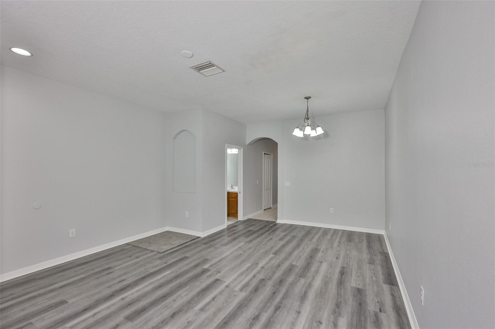 Image 9 of 41 For 13127 Kings Crossing Drive