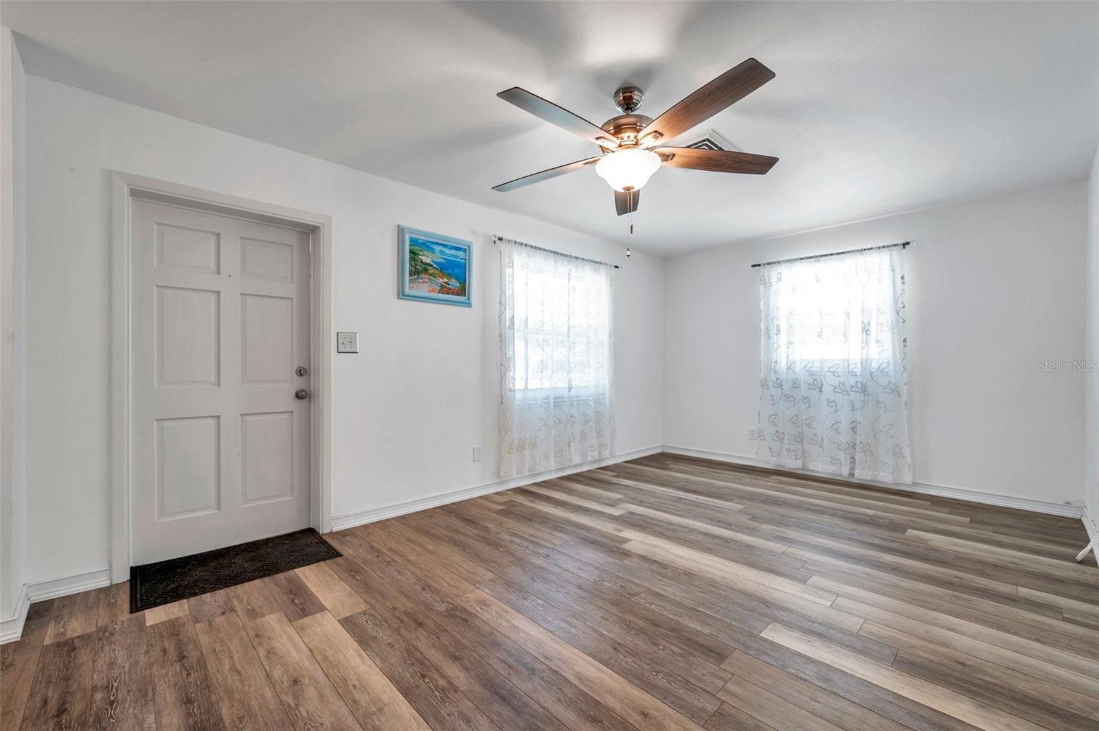 Image 11 of 29 For 5900 Cypress Street N