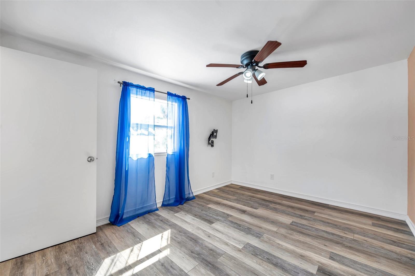 Image 18 of 29 For 5900 Cypress Street N