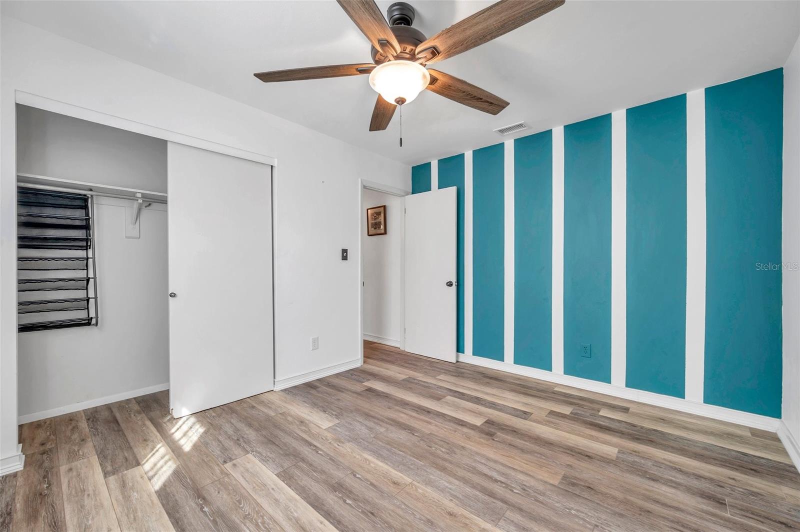 Image 21 of 29 For 5900 Cypress Street N
