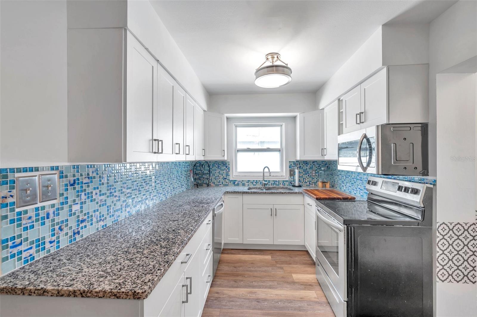 Image 4 of 29 For 5900 Cypress Street N